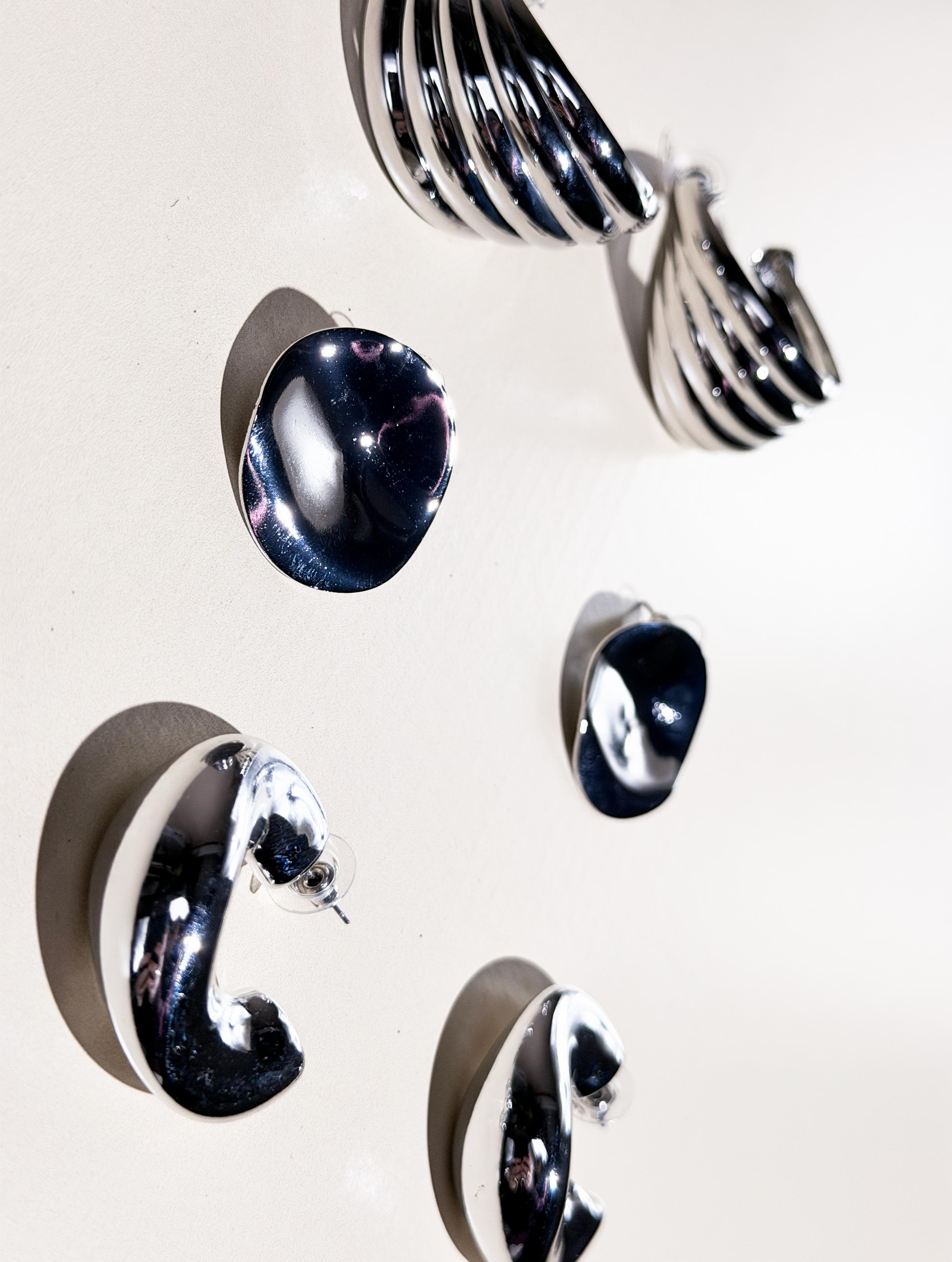 Tris cerchi avvolgenti|Colore:Argento