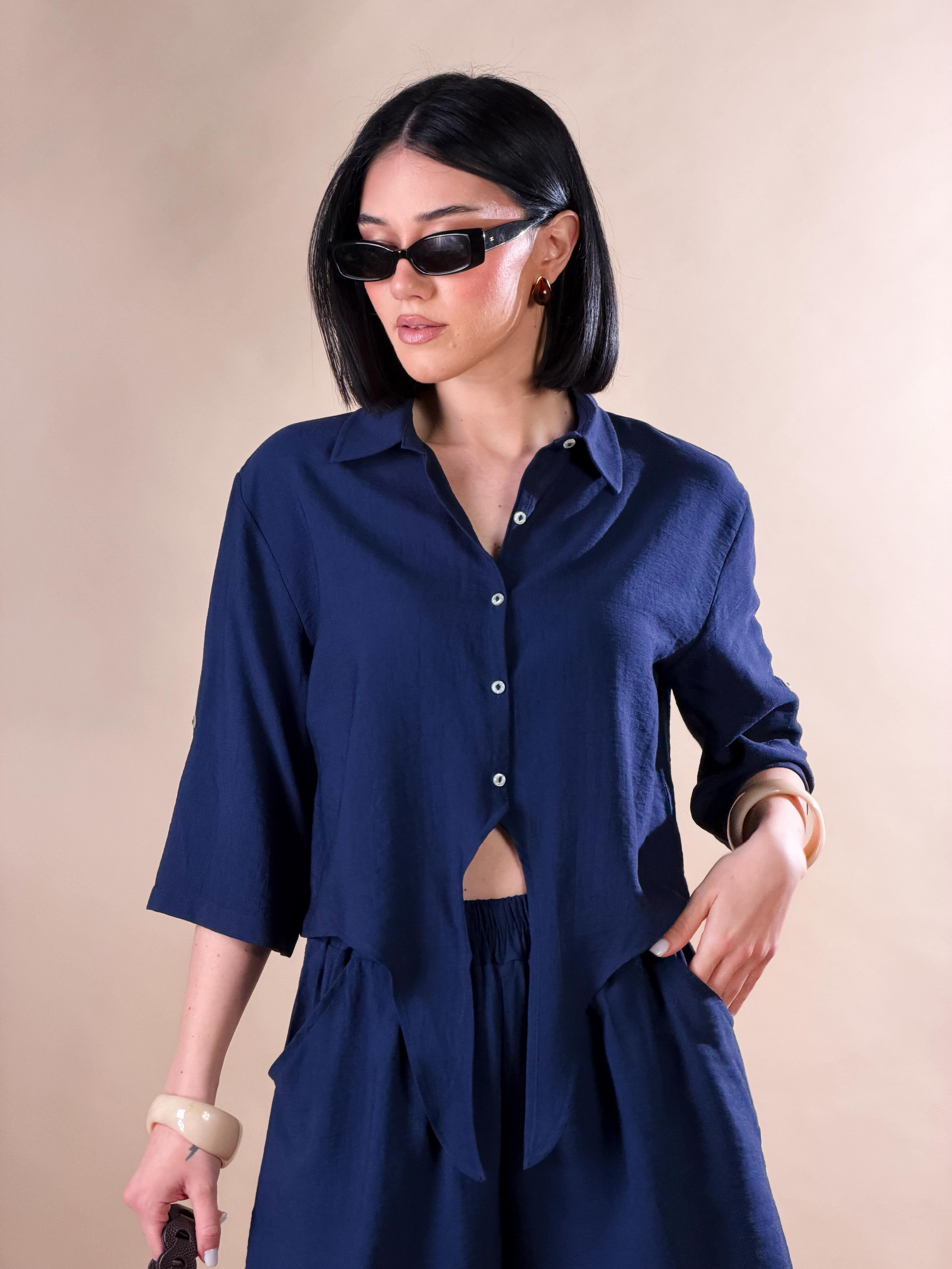 Camicia modello oversize corto, con nodo frontale |Colore:Blu