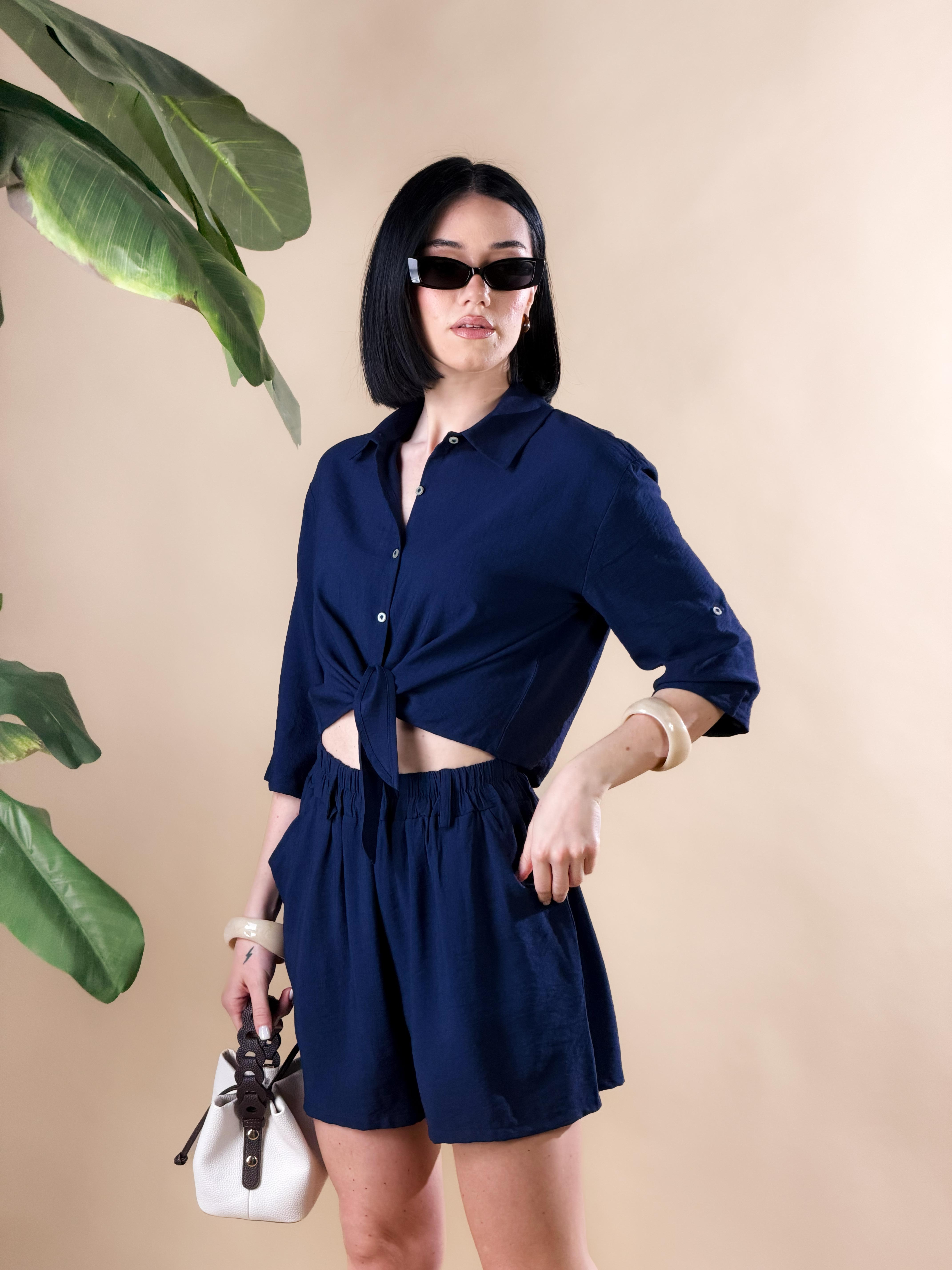 Camicia modello oversize corto, con nodo frontale |Colore:Blu