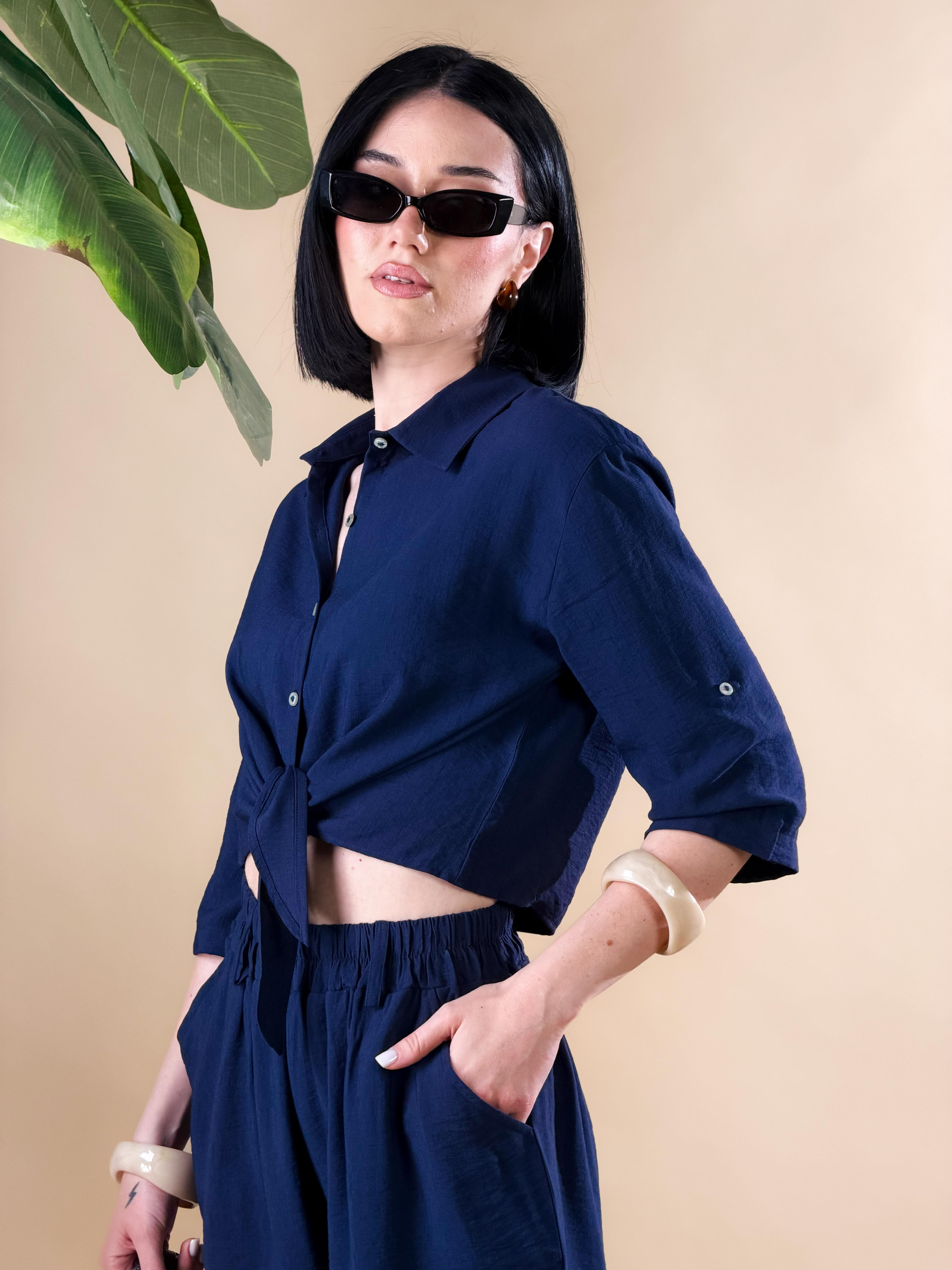 Camicia modello oversize corto, con nodo frontale |Colore:Blu