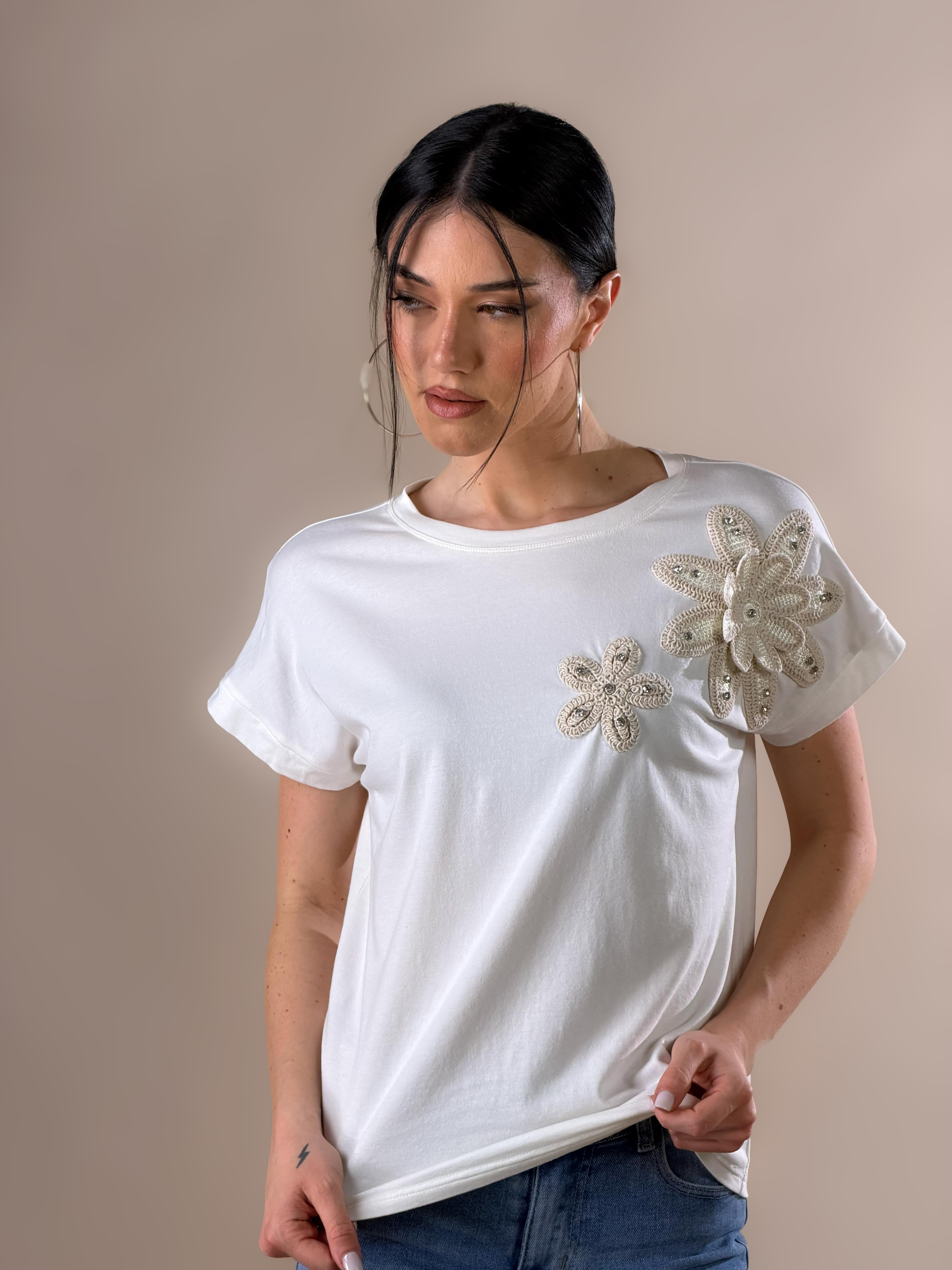 T- shirt con fiore applicato|Colore:Bianco latte