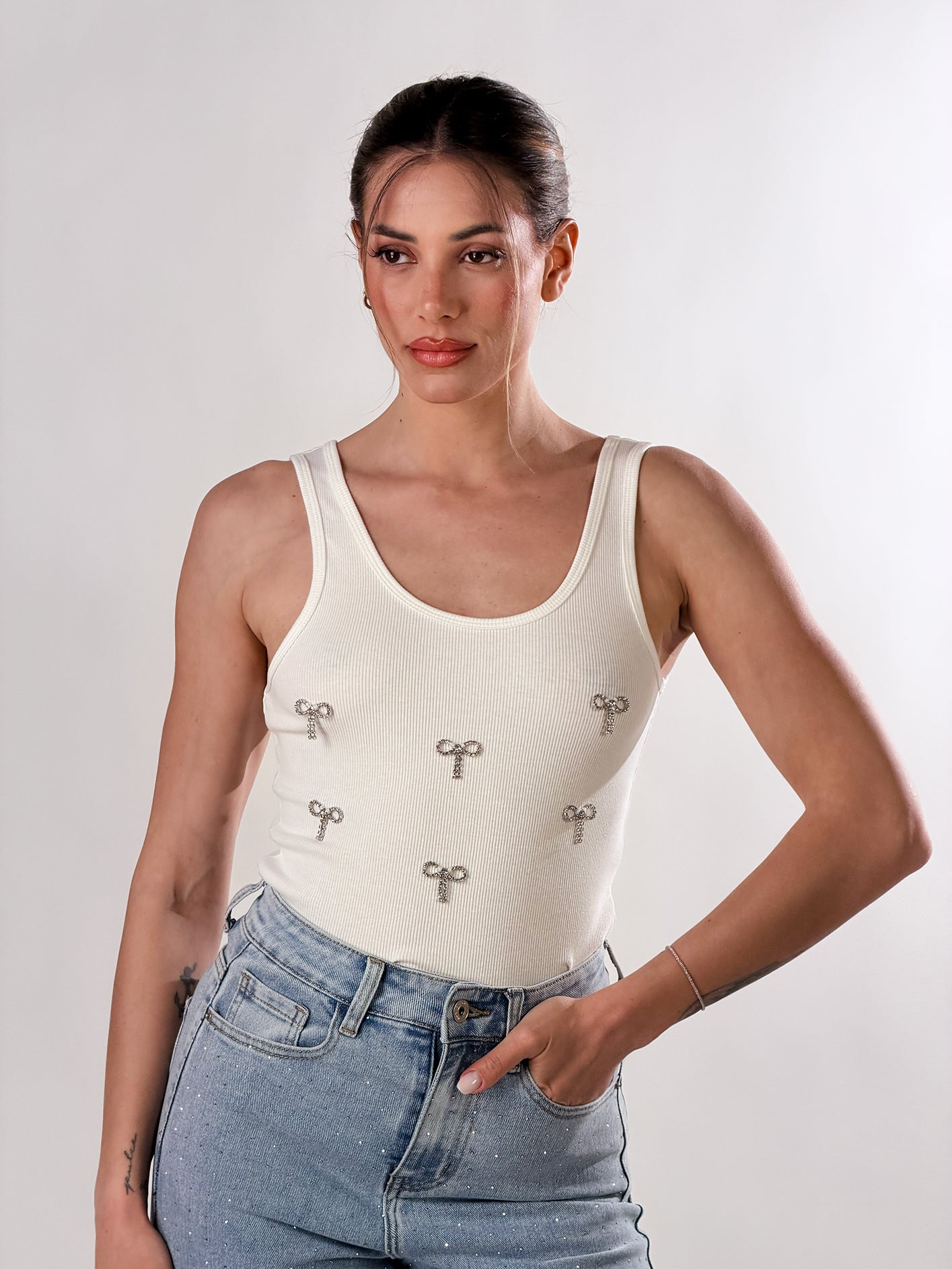 Canotta con applicazioni fiocchi|Colore:Bianco latte