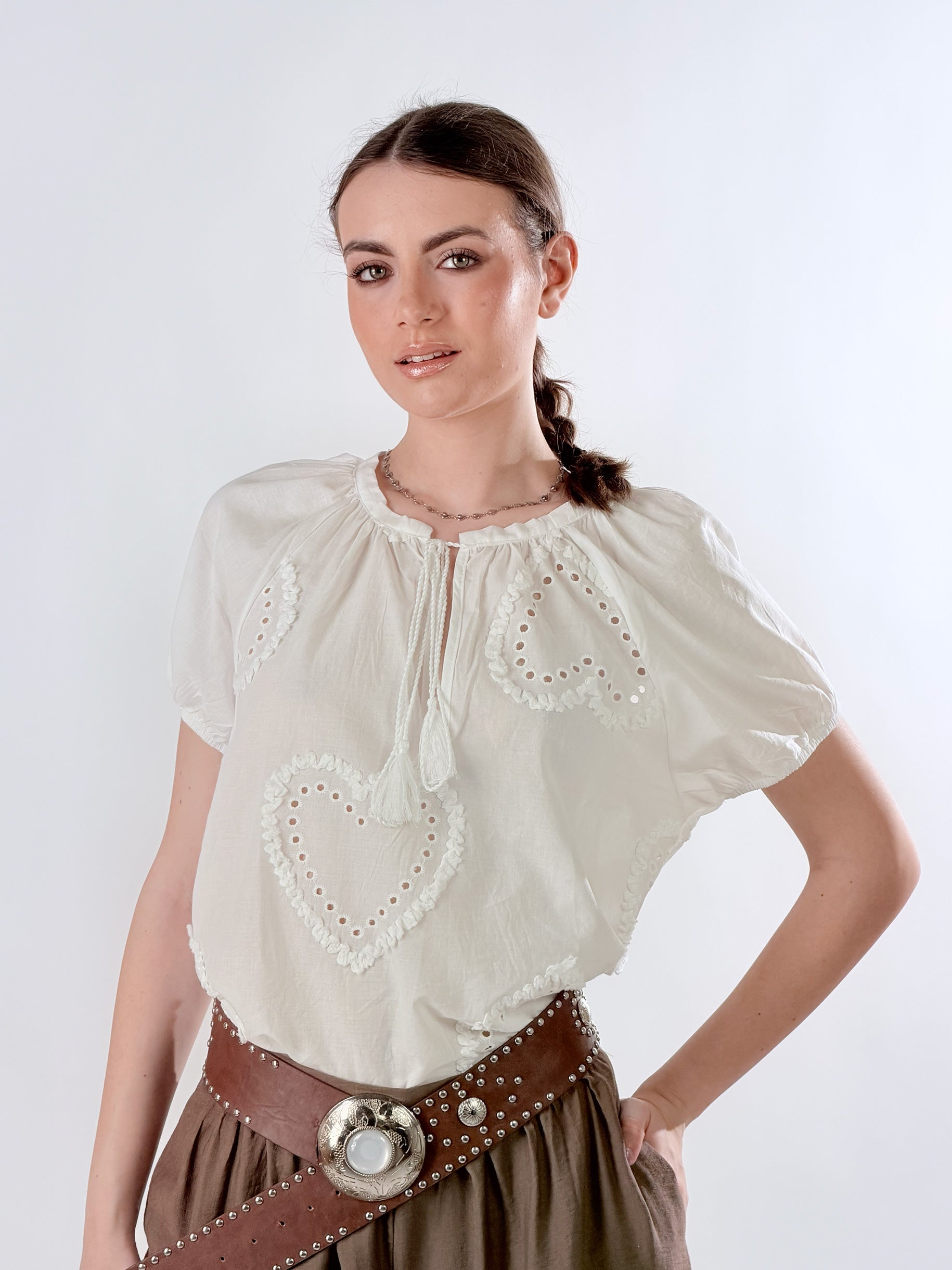 Blusa cuore ricamati|Colore:Bianco