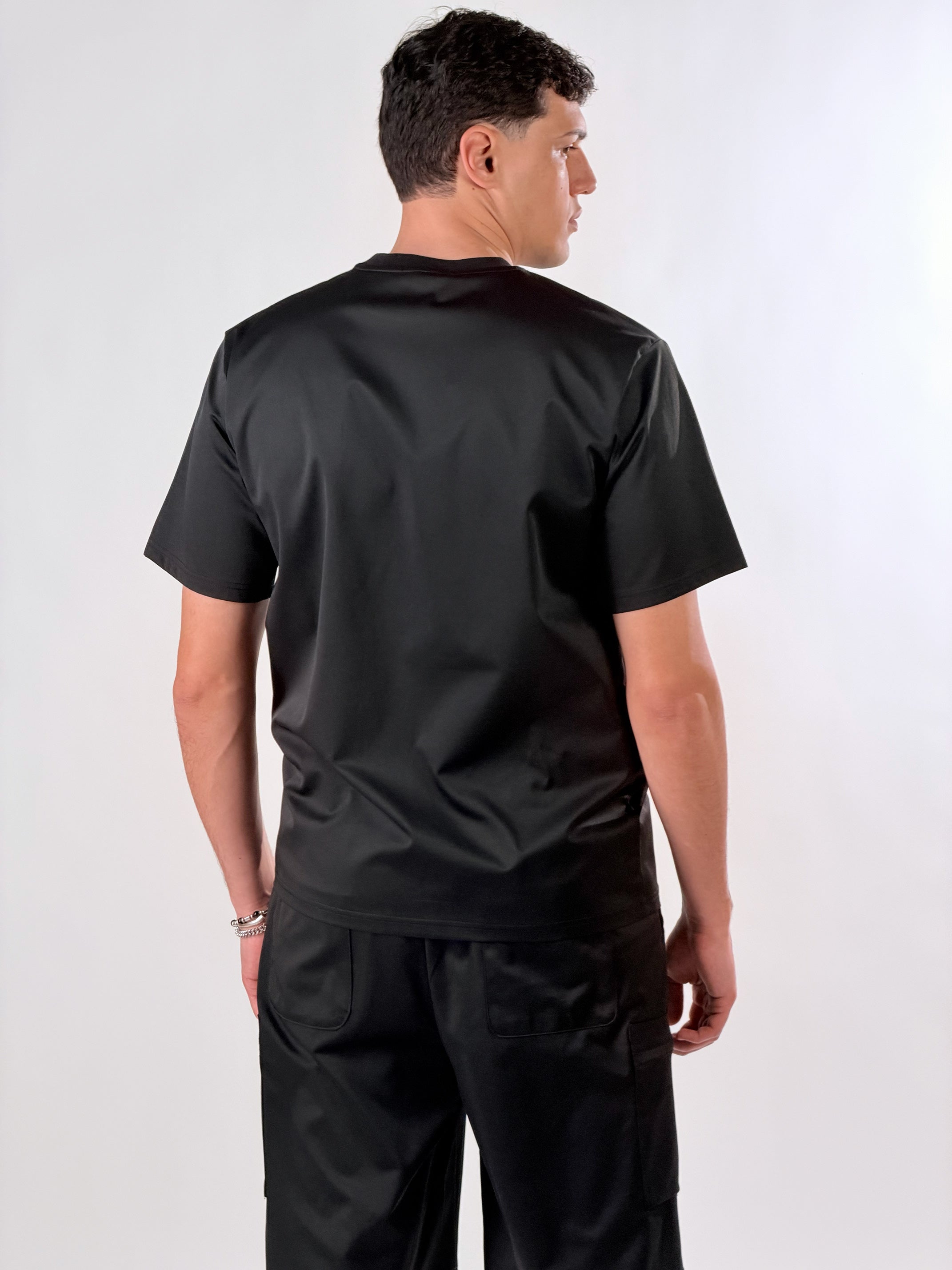 T-Shirt con taschino tessuto semilucido|Colore:Nero
