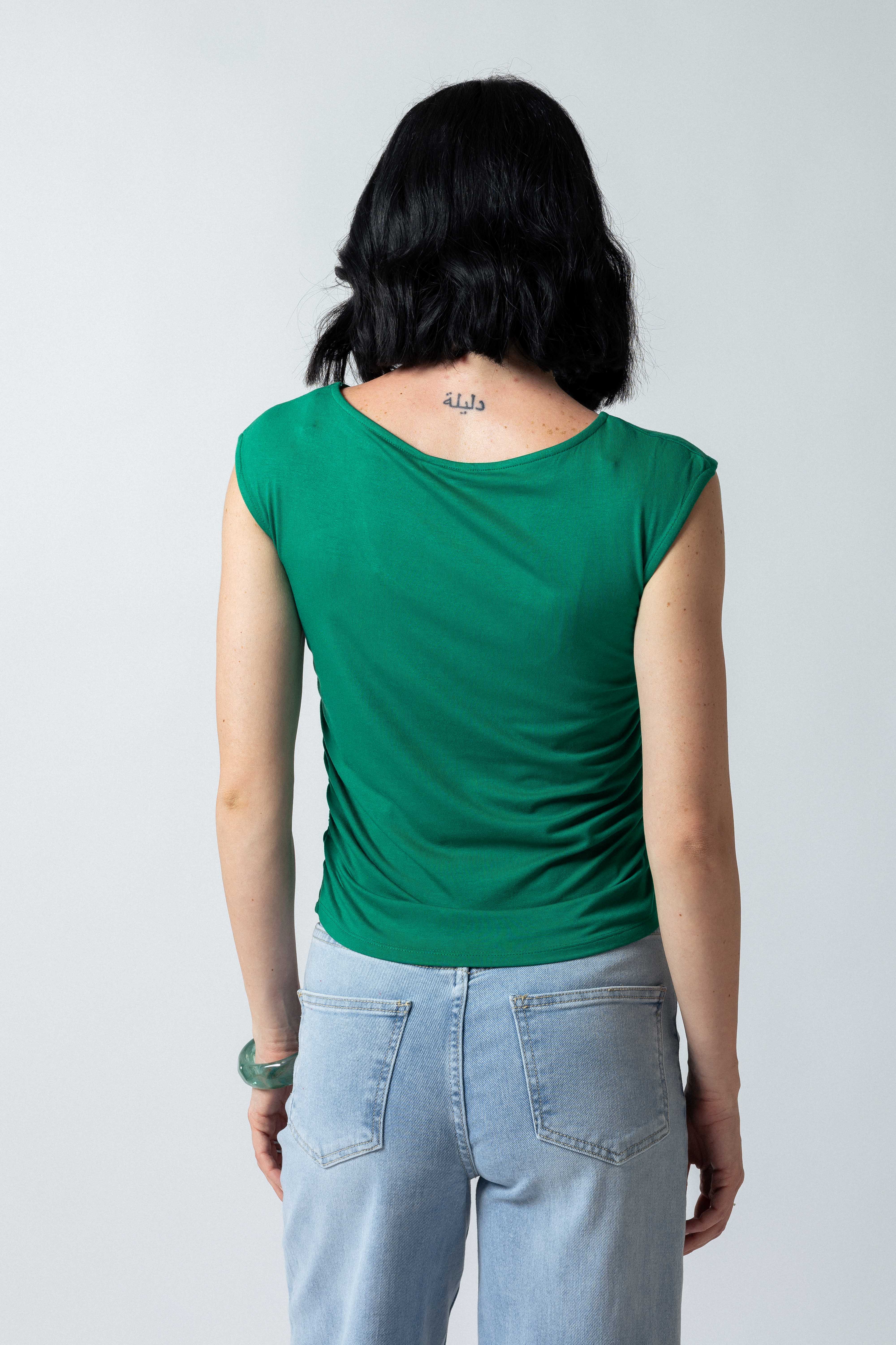 Maglia scollo barchetta con arriccio laterale|Colore:Smeraldo
