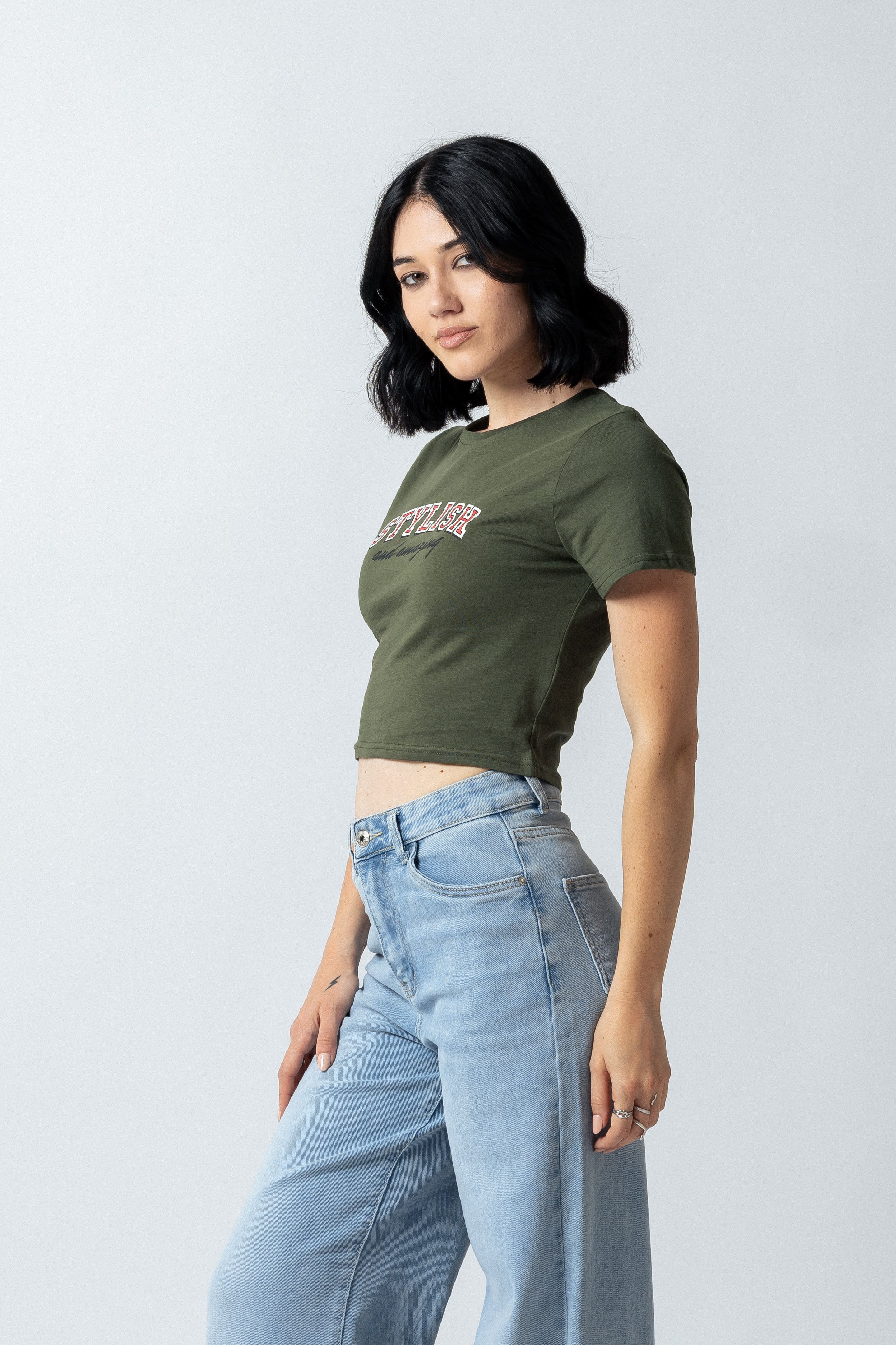 T-Shirt crop con stampa|Colore:Verde militare