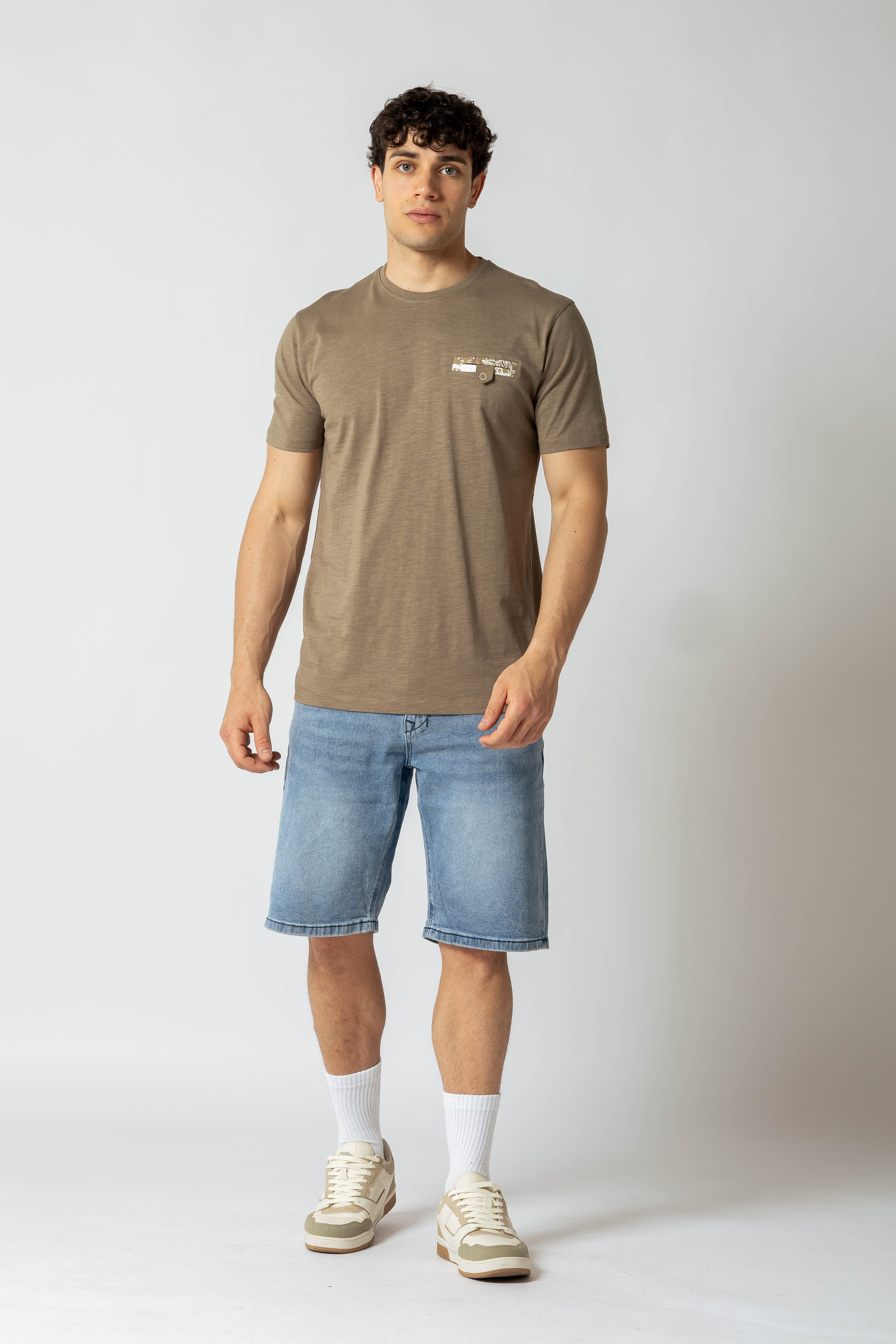 T- Shirt girocollo con taschino|Colore:Fango