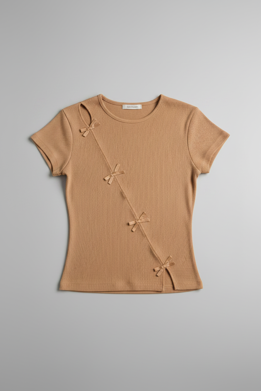 T-Shirt con fiocchi applicati diagonalmente|Colore:Fieno