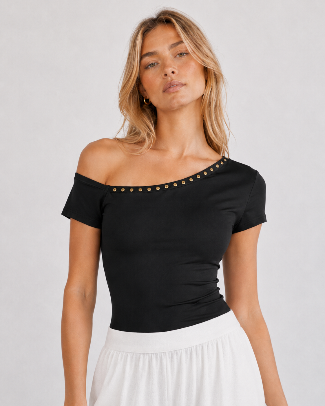 Top asimmetrico off-shoulder|Colore:Nero