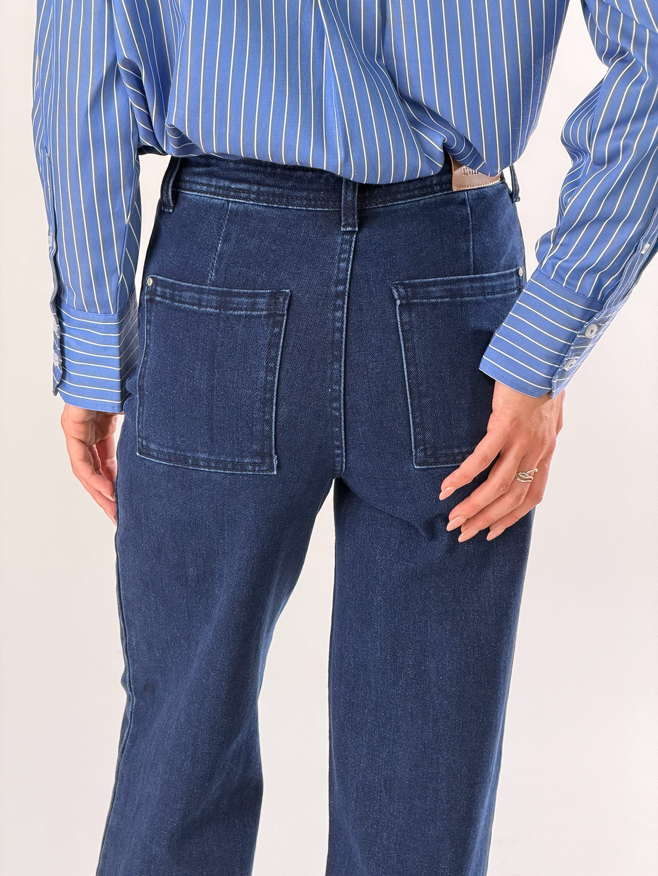 Jeans vita alta con cucitura centrale|Colore:Blu zero