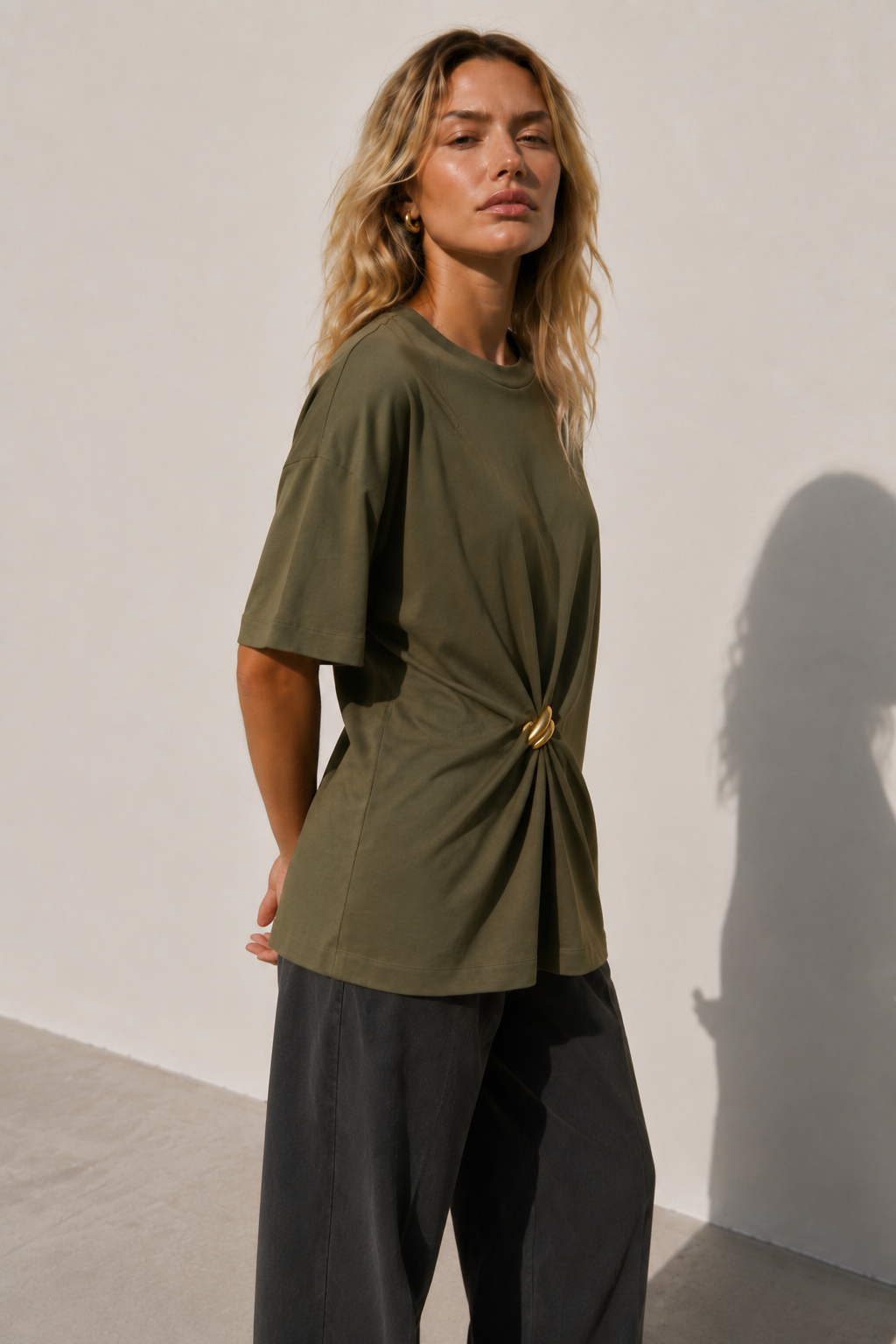 T-Shirt oversize con accessorio |Colore:Oliva/silver