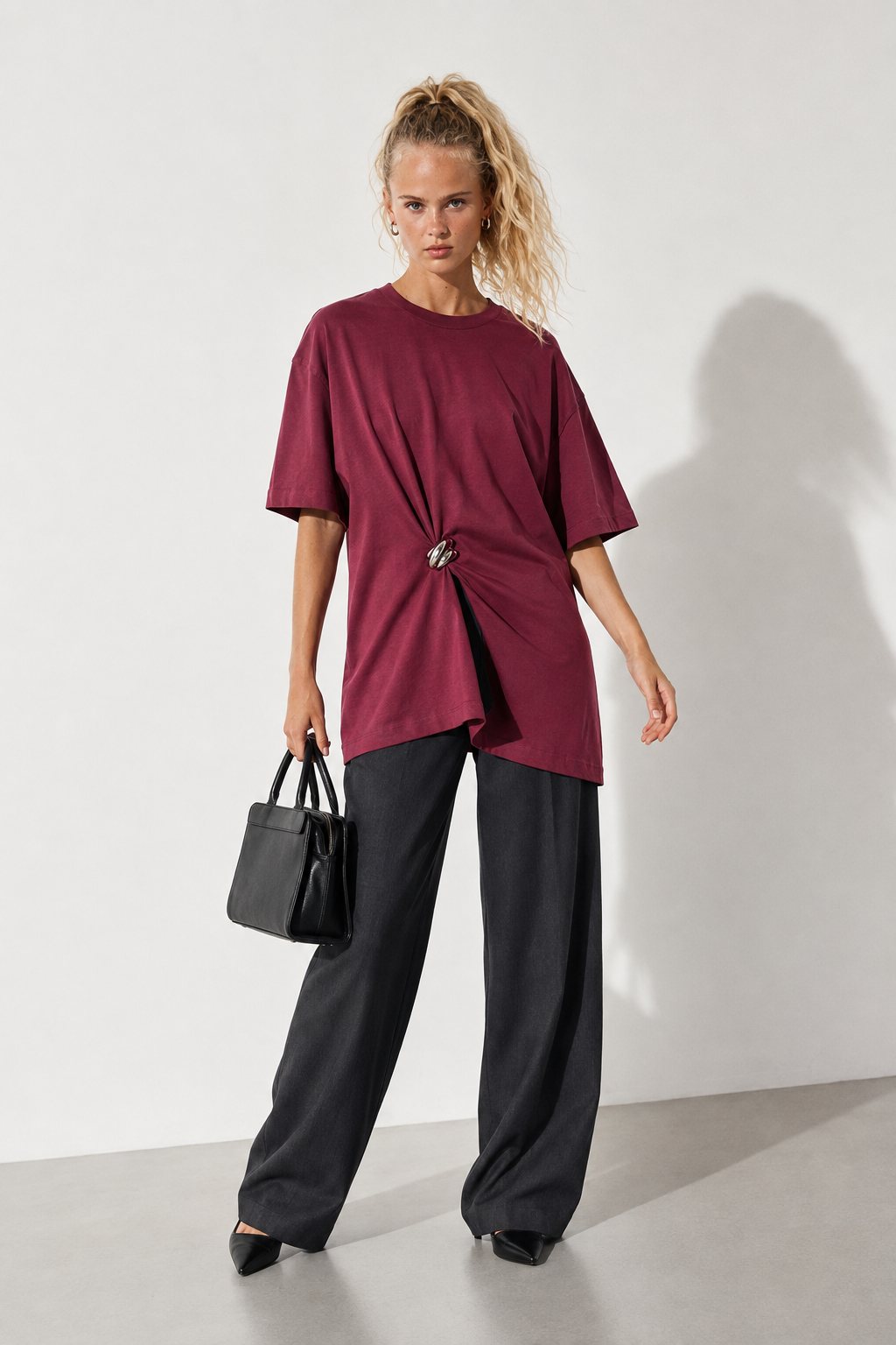 T-Shirt oversize con accessorio |Colore:Burgundy/silver