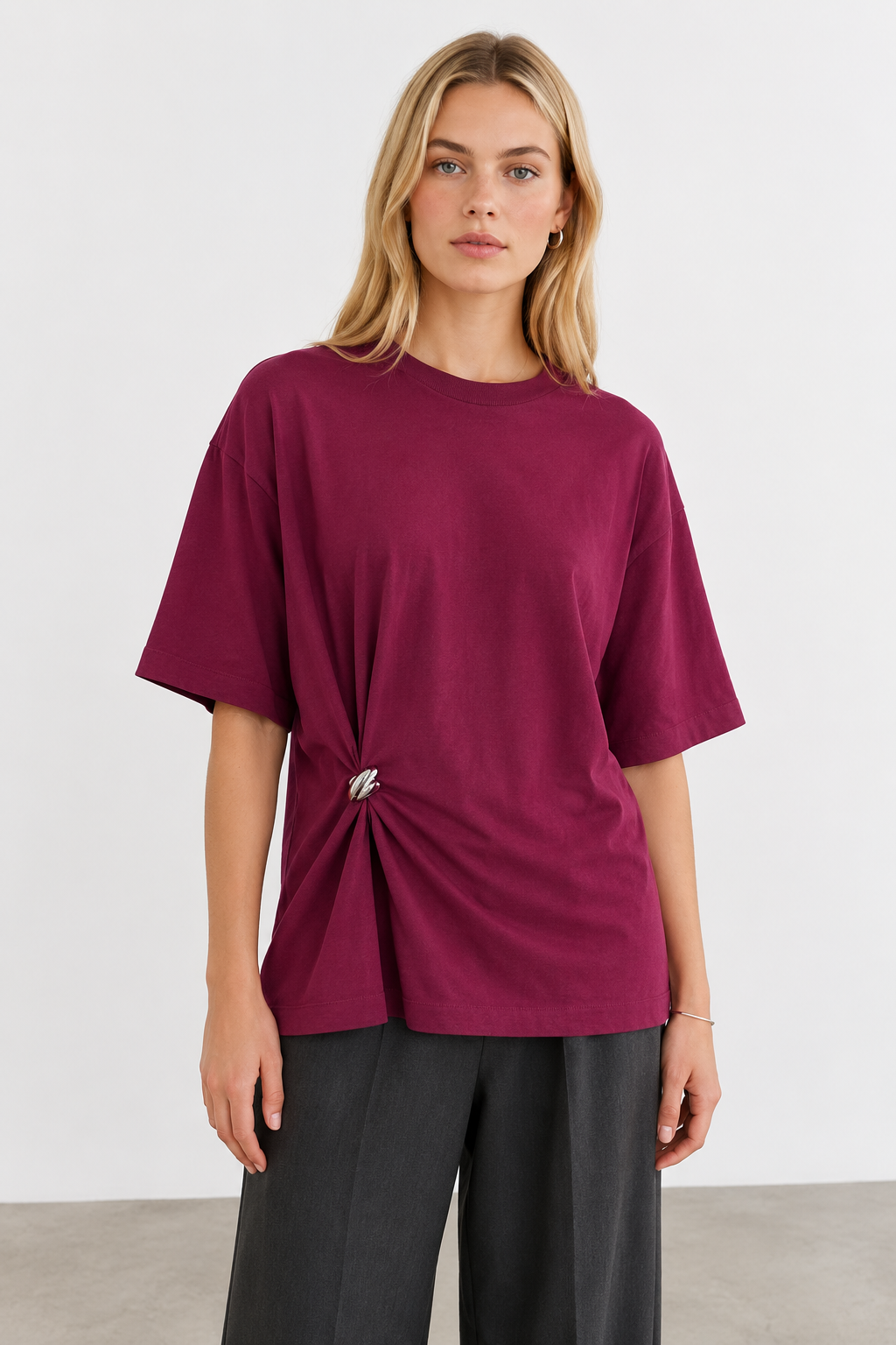 T-Shirt oversize con accessorio |Colore:Burgundy/silver