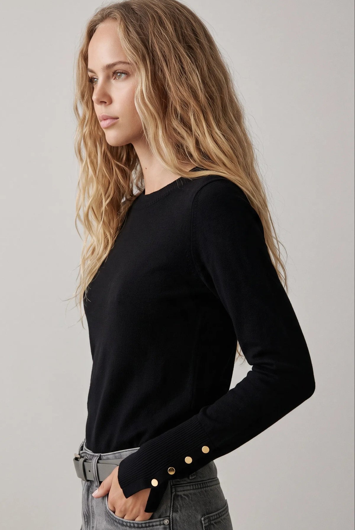 Maglia con bottoni decorativi ai polsi|Colore:Nero