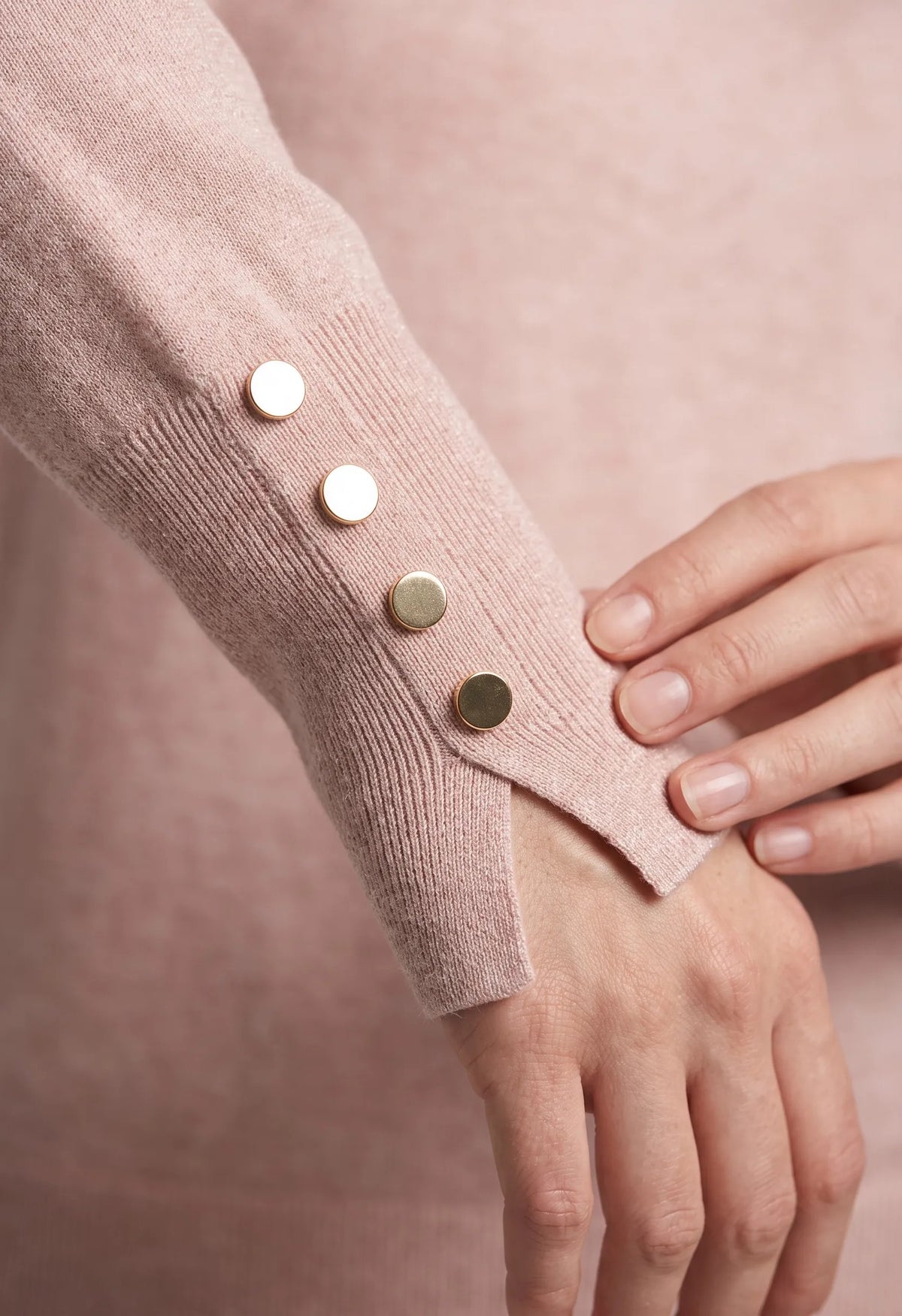 Maglia con bottoni decorativi ai polsi|Colore:Rosa polvere