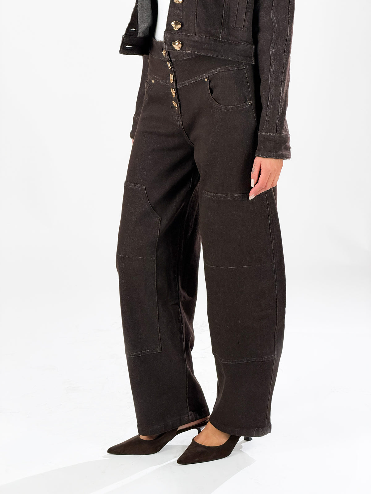 Jeans barrel con bottoni oro |Colore:Marrone