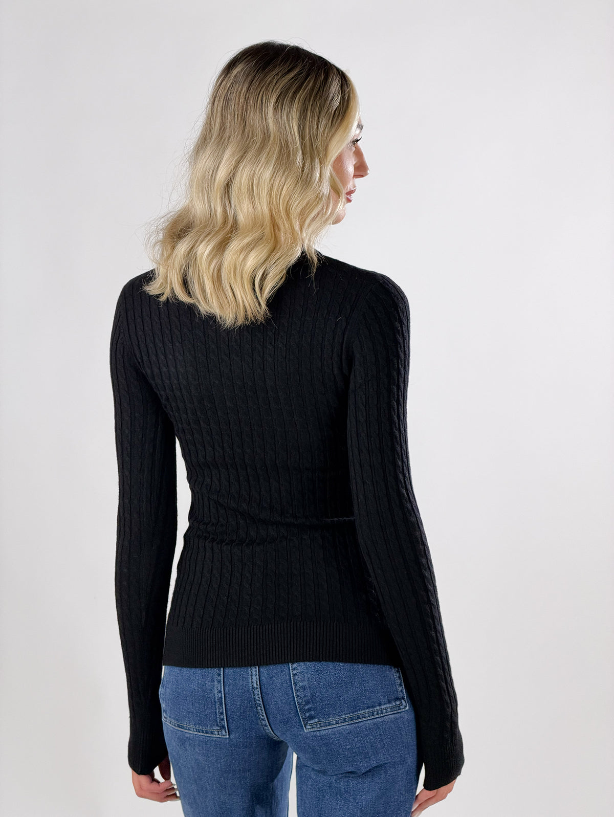 Maglia girocollo con lavorazione a trecce|Colore:Nero