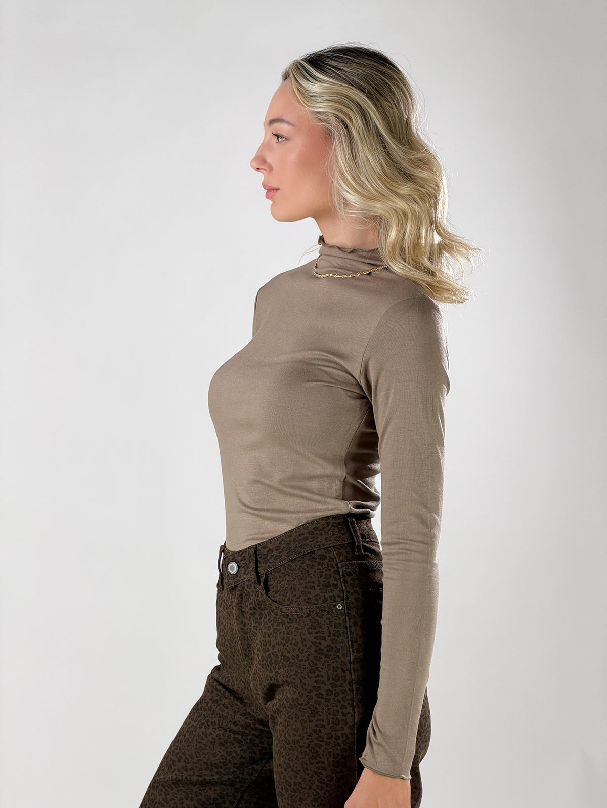 Maglia lupetto con collo ad orlo ondulato|Colore:Fango