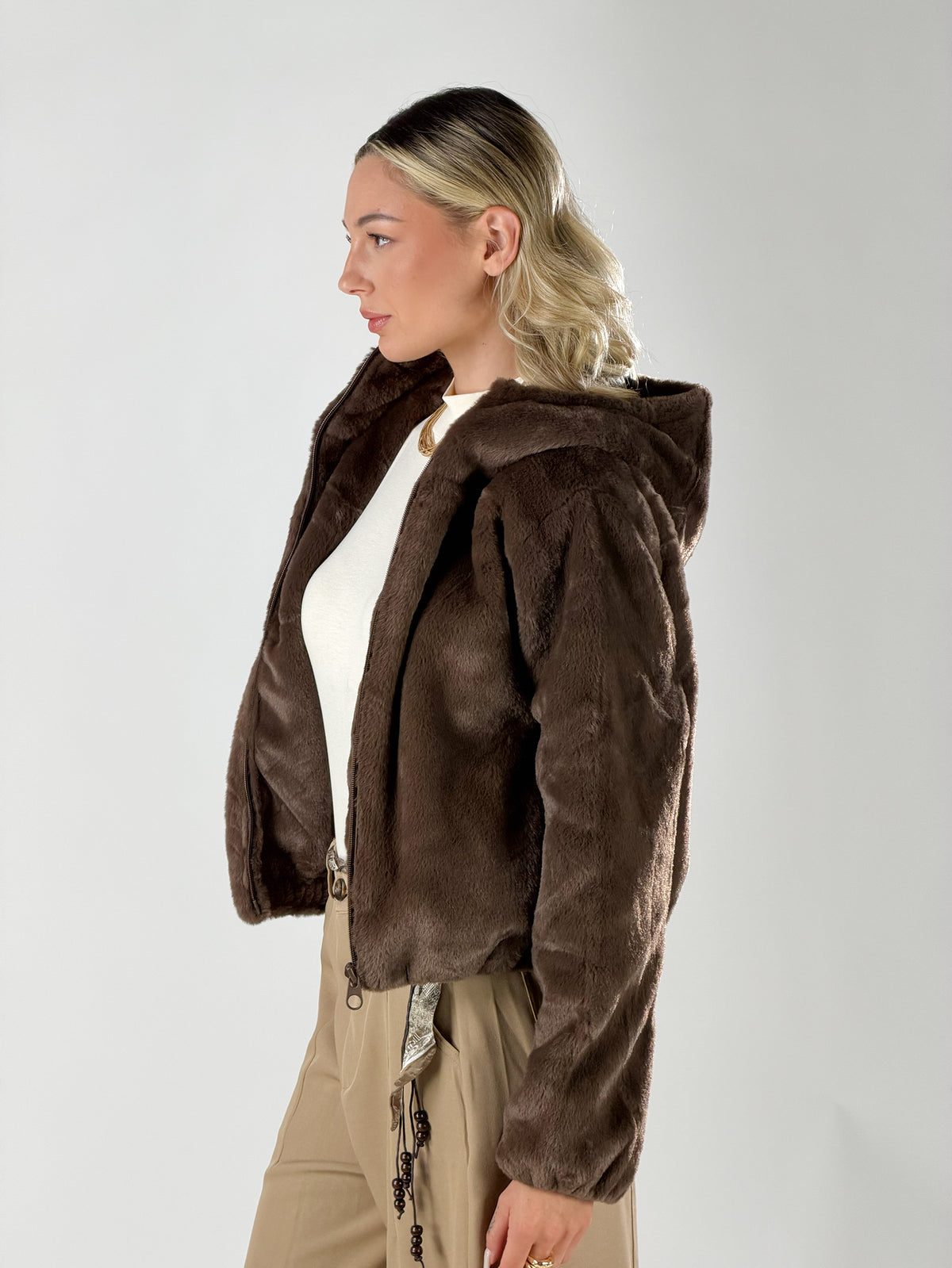 Giacca con cappuccio effetto pelliccia |Colore:Marrone