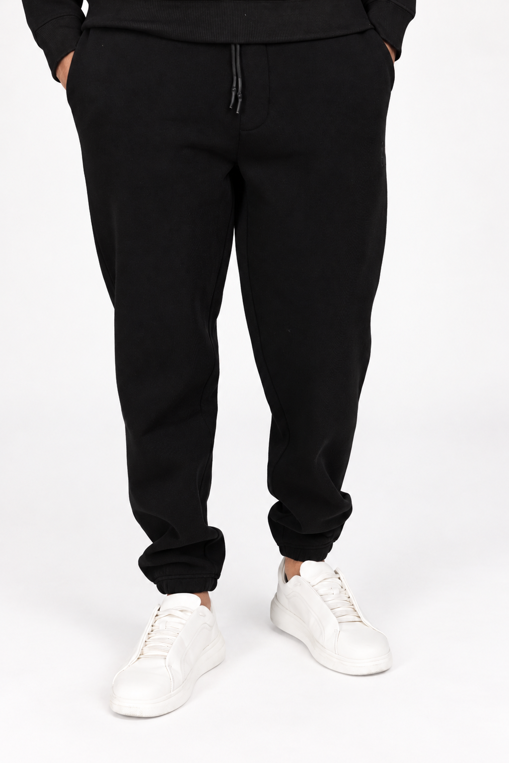 Pantafelpa con elastico sul fondo|Colore:Nero