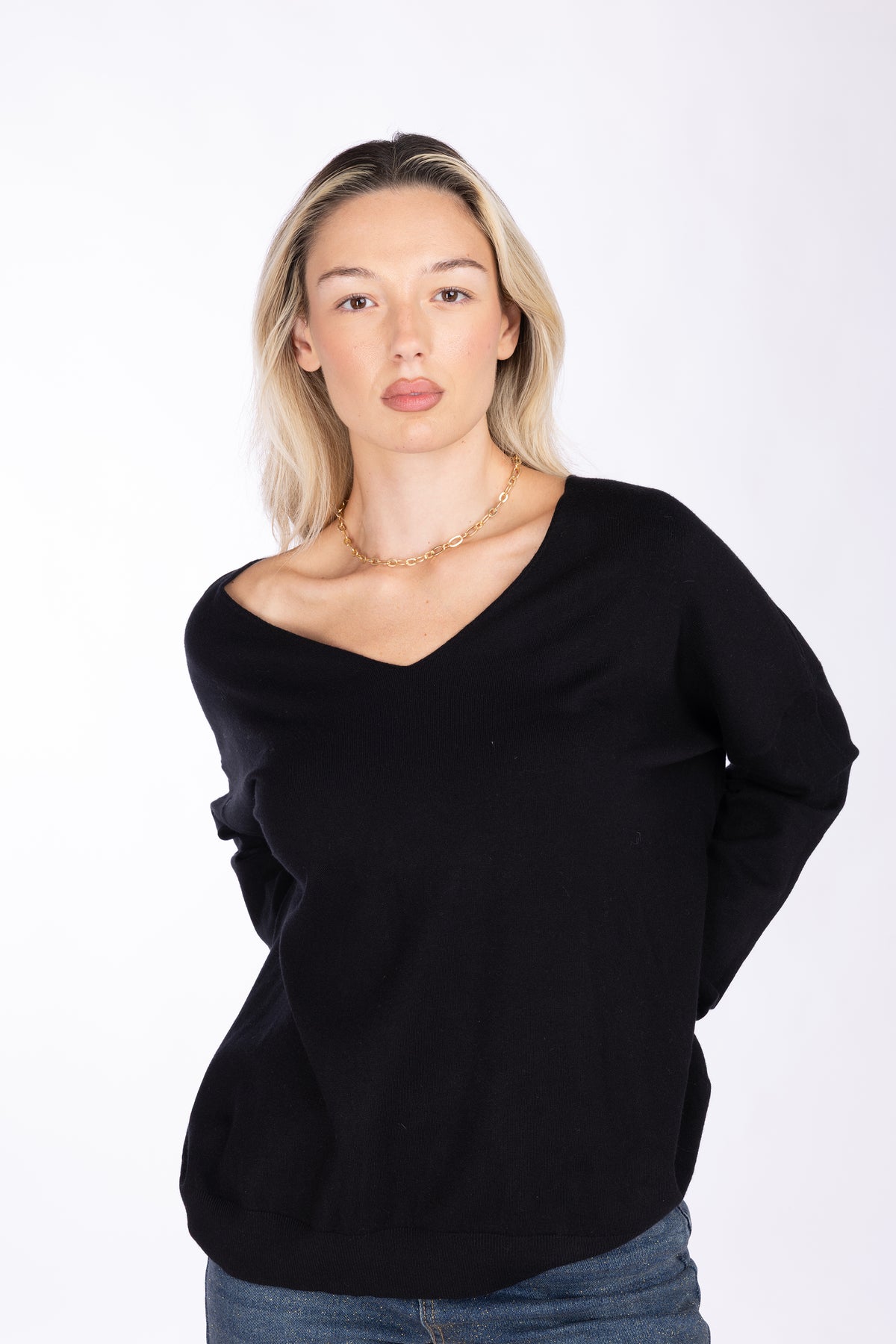Maglia Fine con Scollo a V e Spalla Calata|Colore:Nero