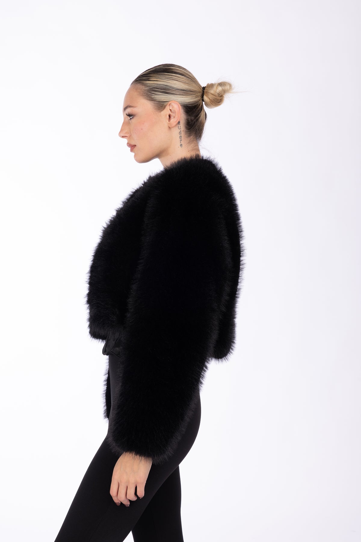 Giacca cropped effetto pelliccia|Colore:Nero