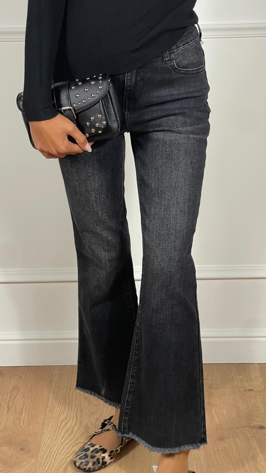 Jeans zampetta fondo sfrangiato