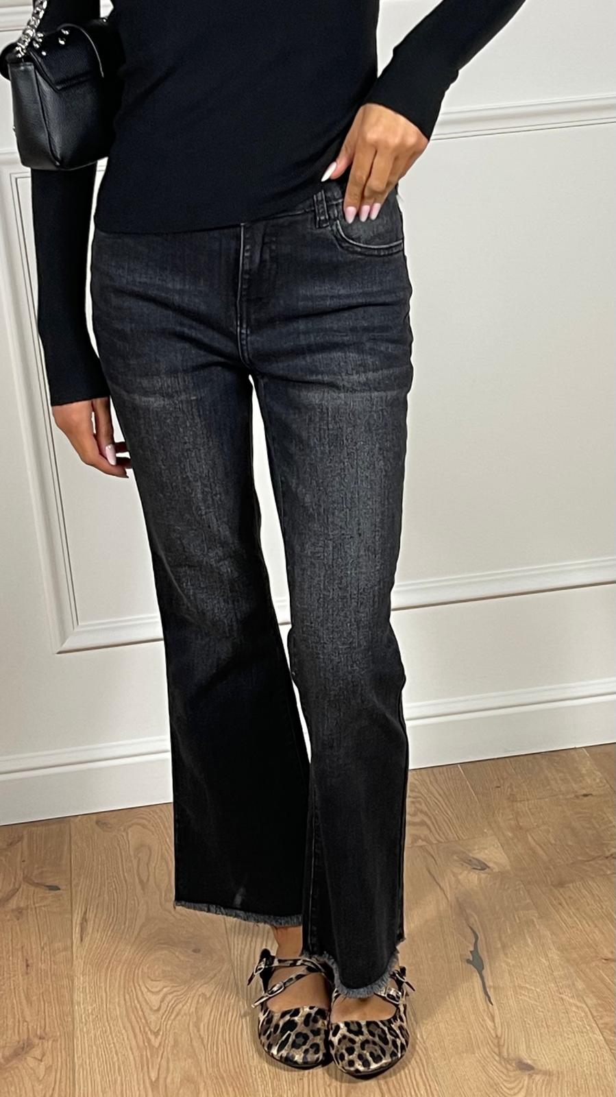 Jeans zampetta fondo sfrangiato