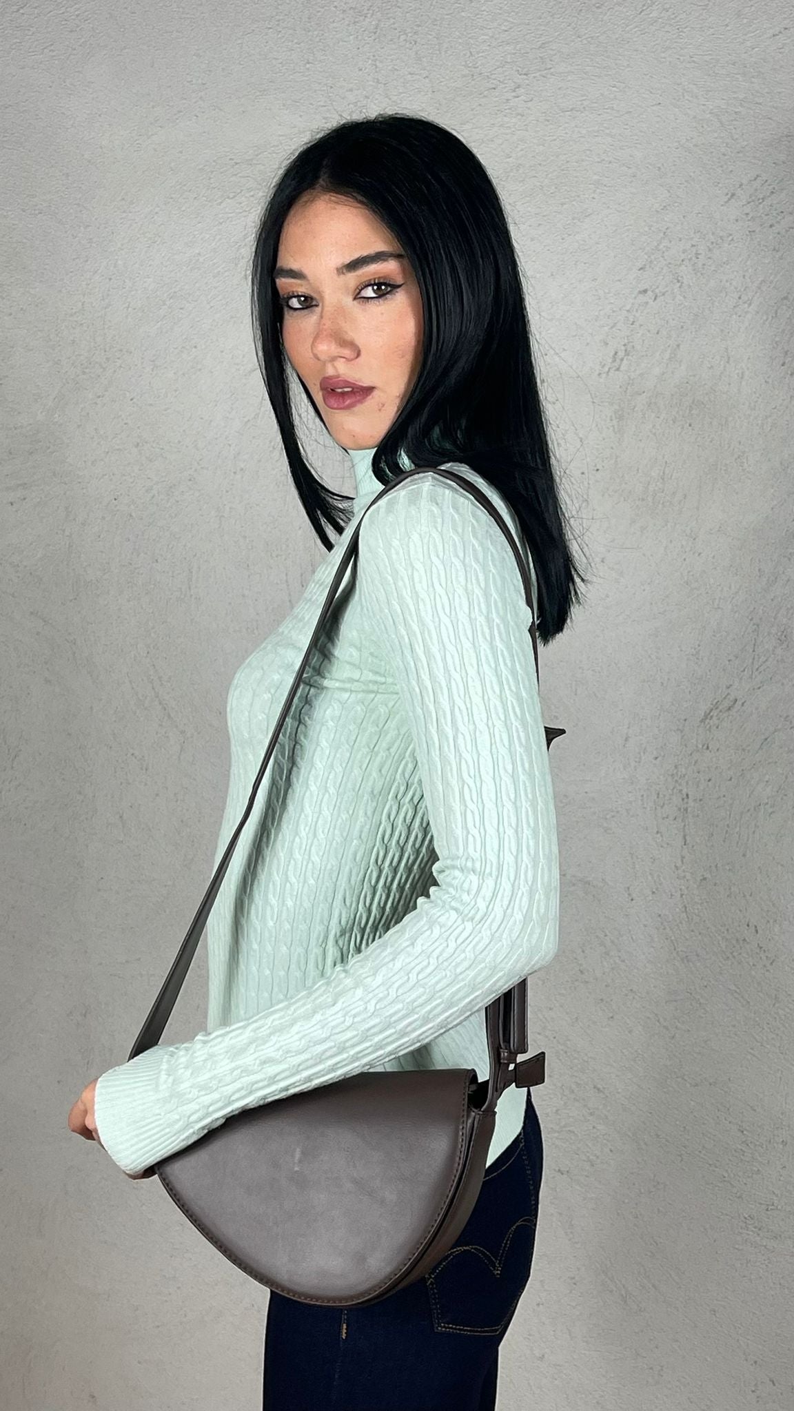 Maglia collo alto trecce