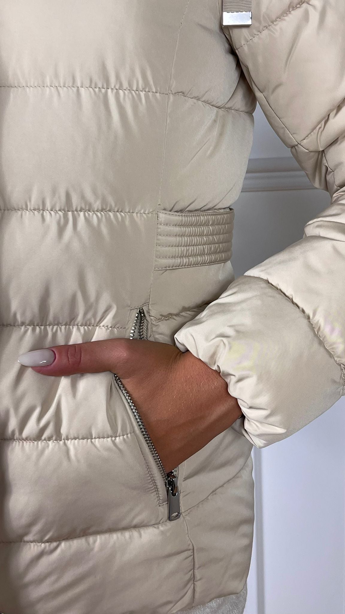 Piumino con Cappuccio effetto pelliccia