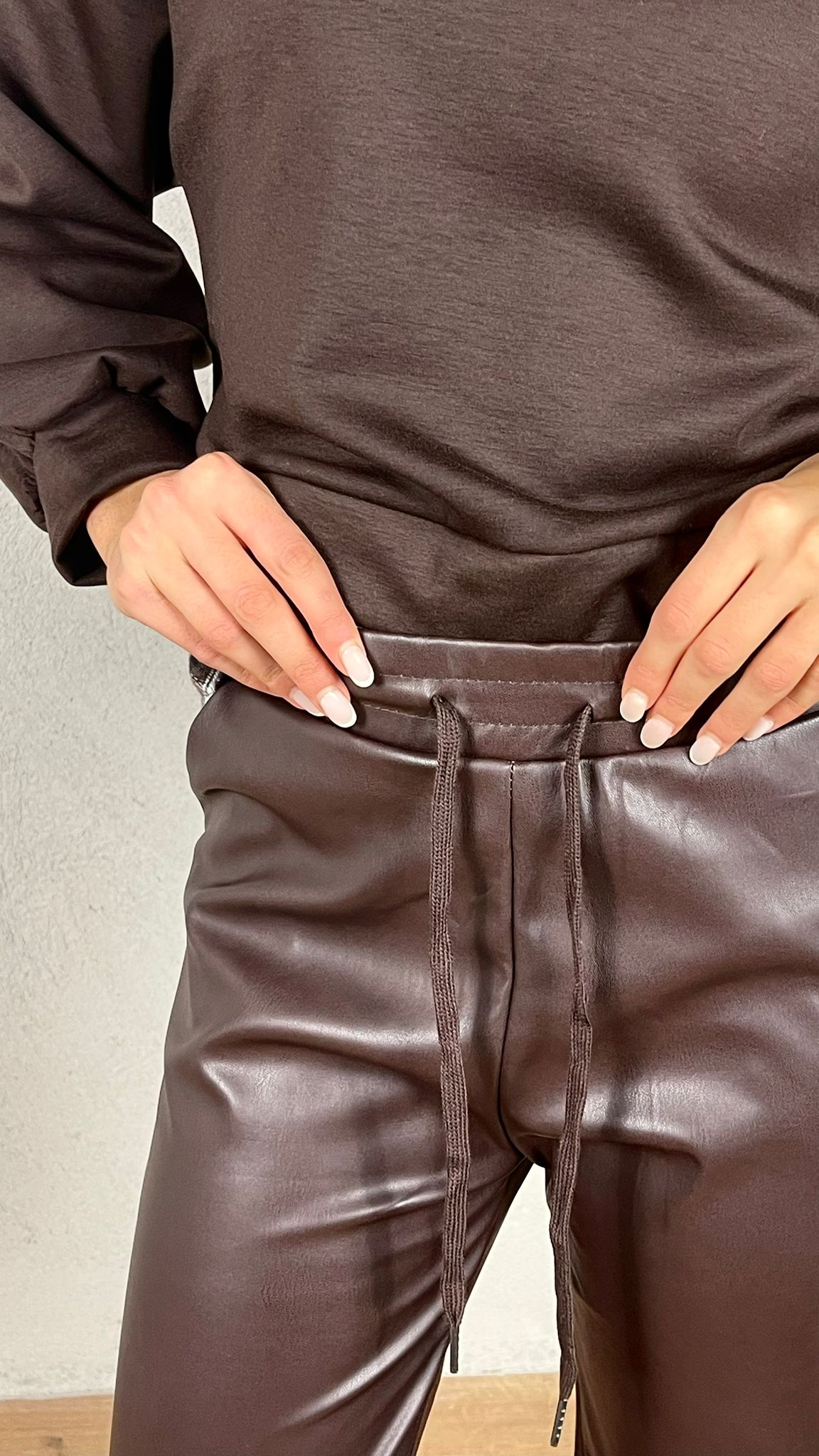 Pantalone effetto pelle wide leg