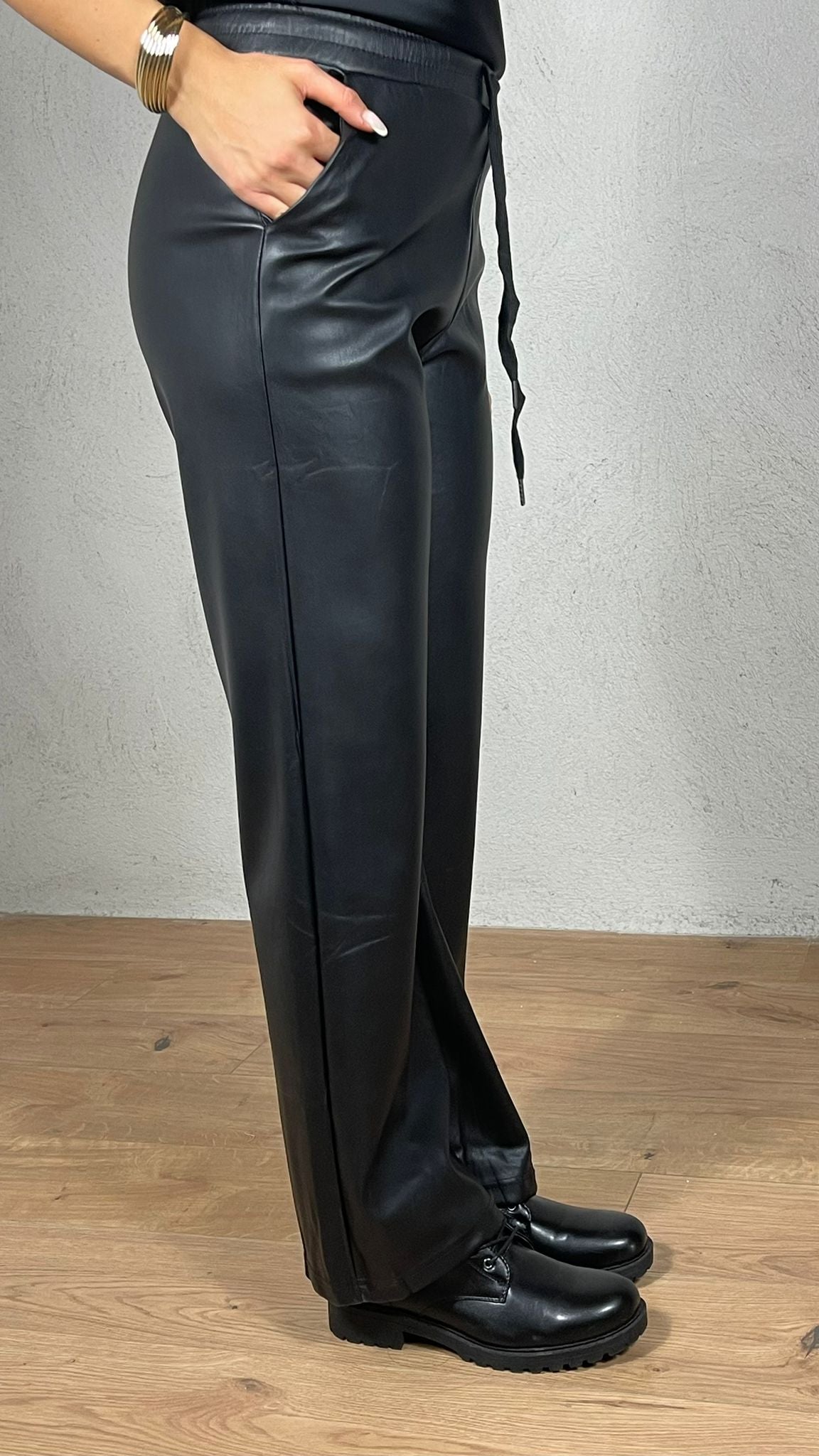 Pantalone effetto pelle wide leg