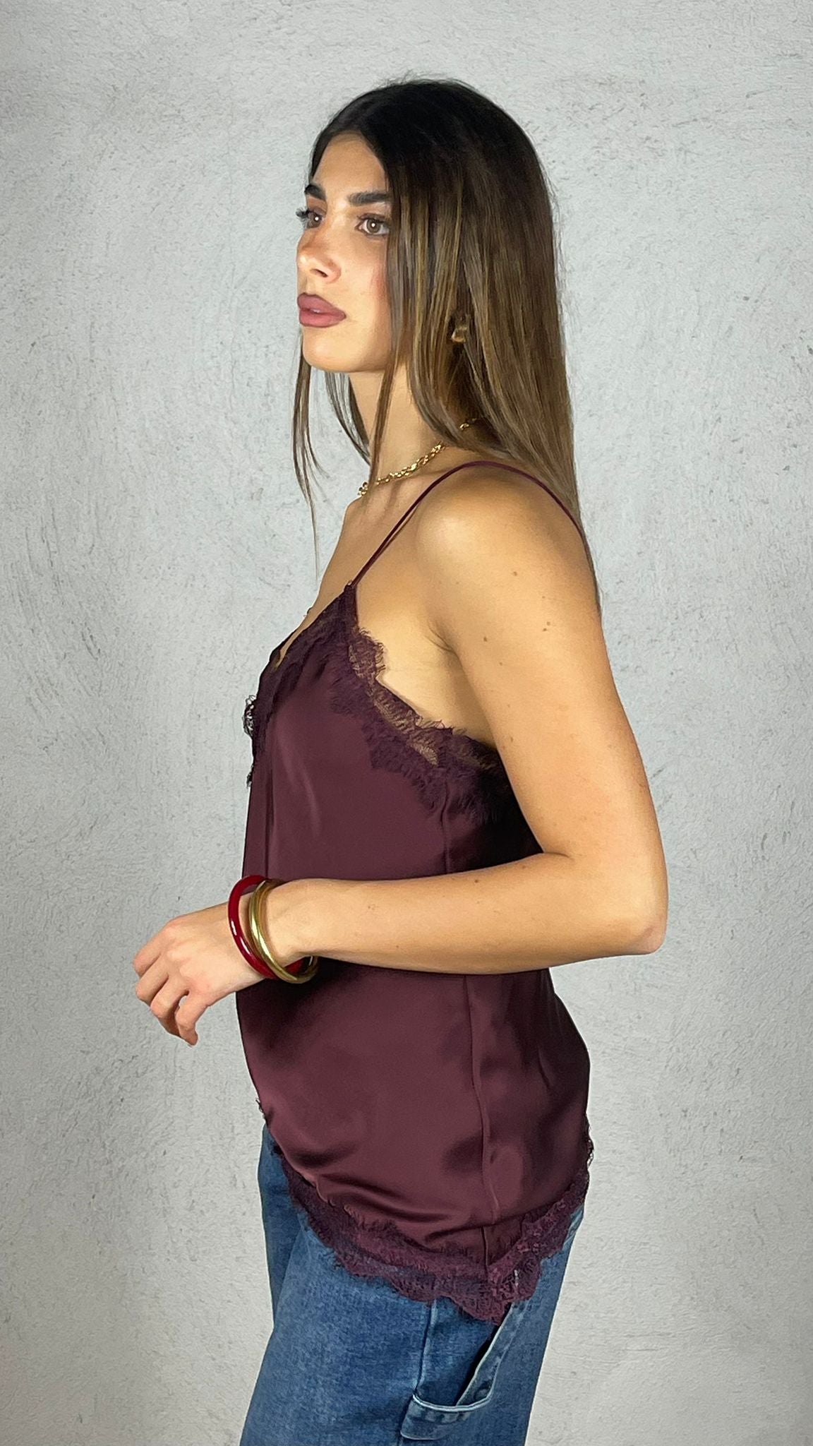 Top Satin asimmetrico con pizzo