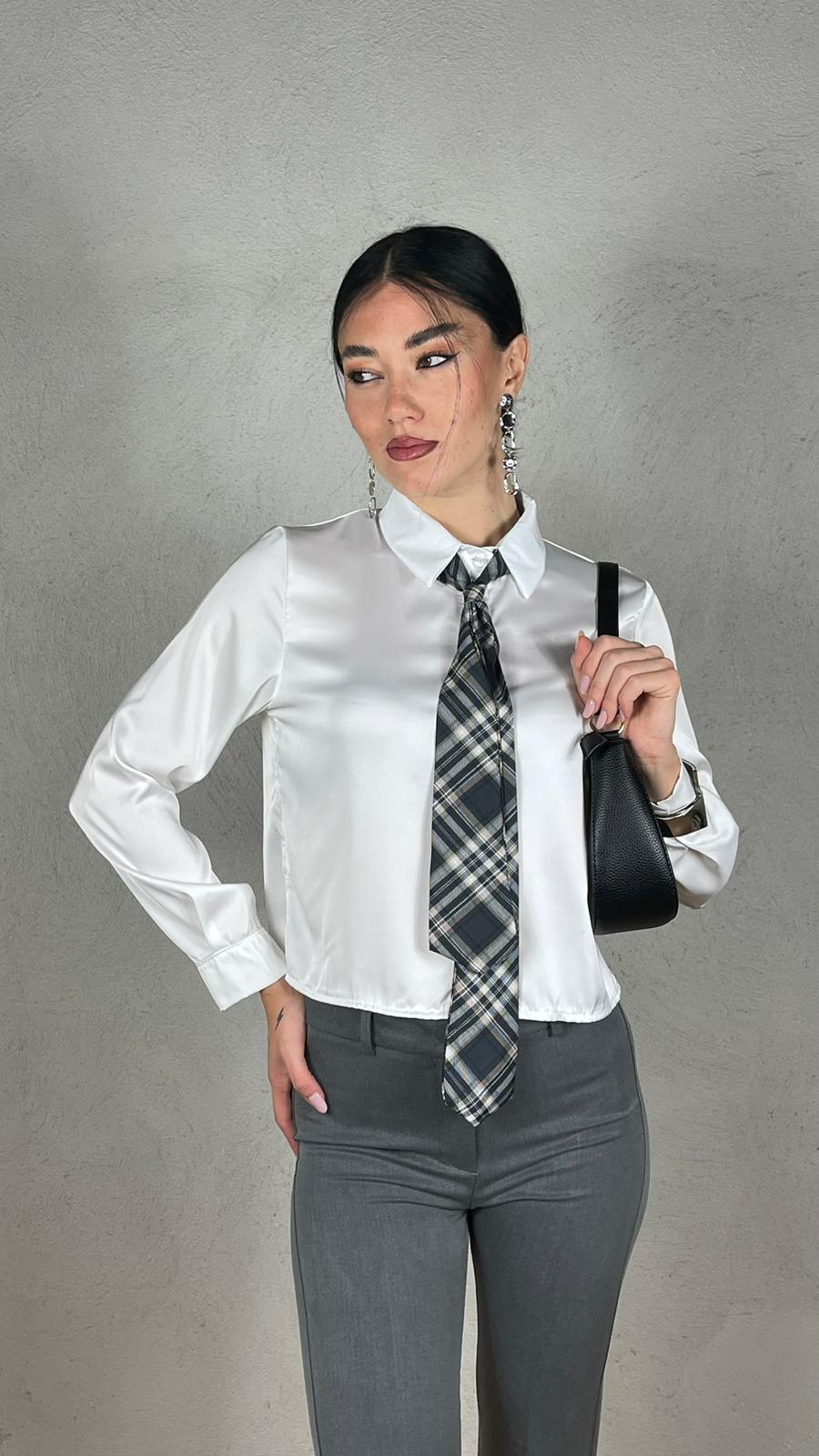 Camicia con cravatta