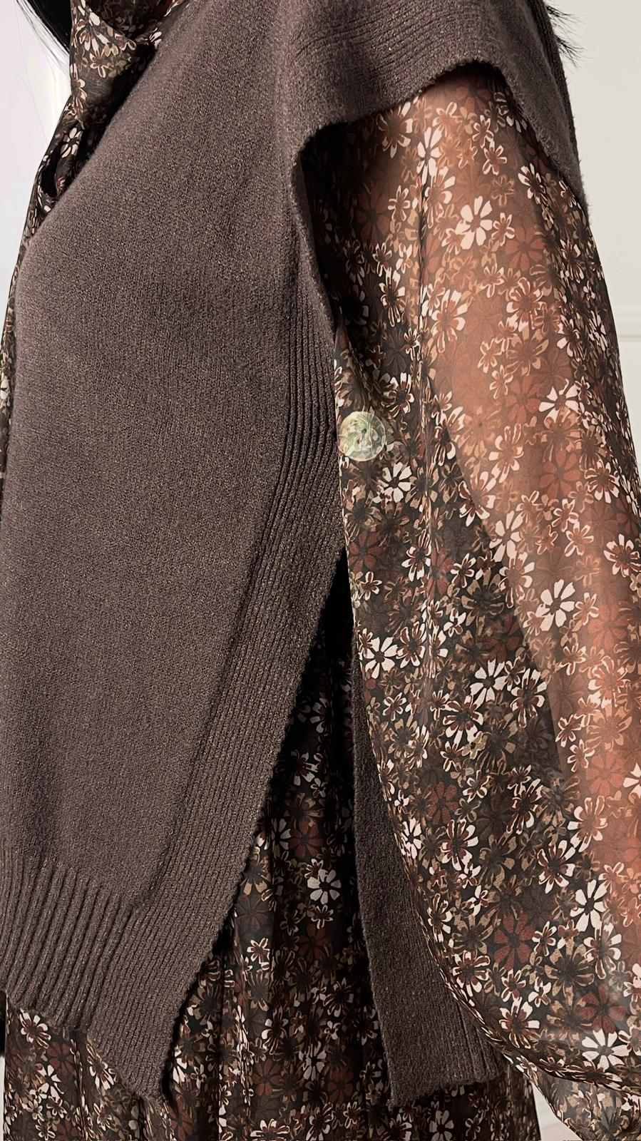 Gilet con spacchi laterali