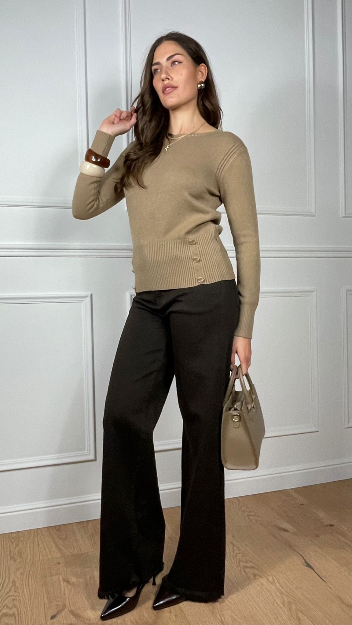 Maglia con accessorio esagonale