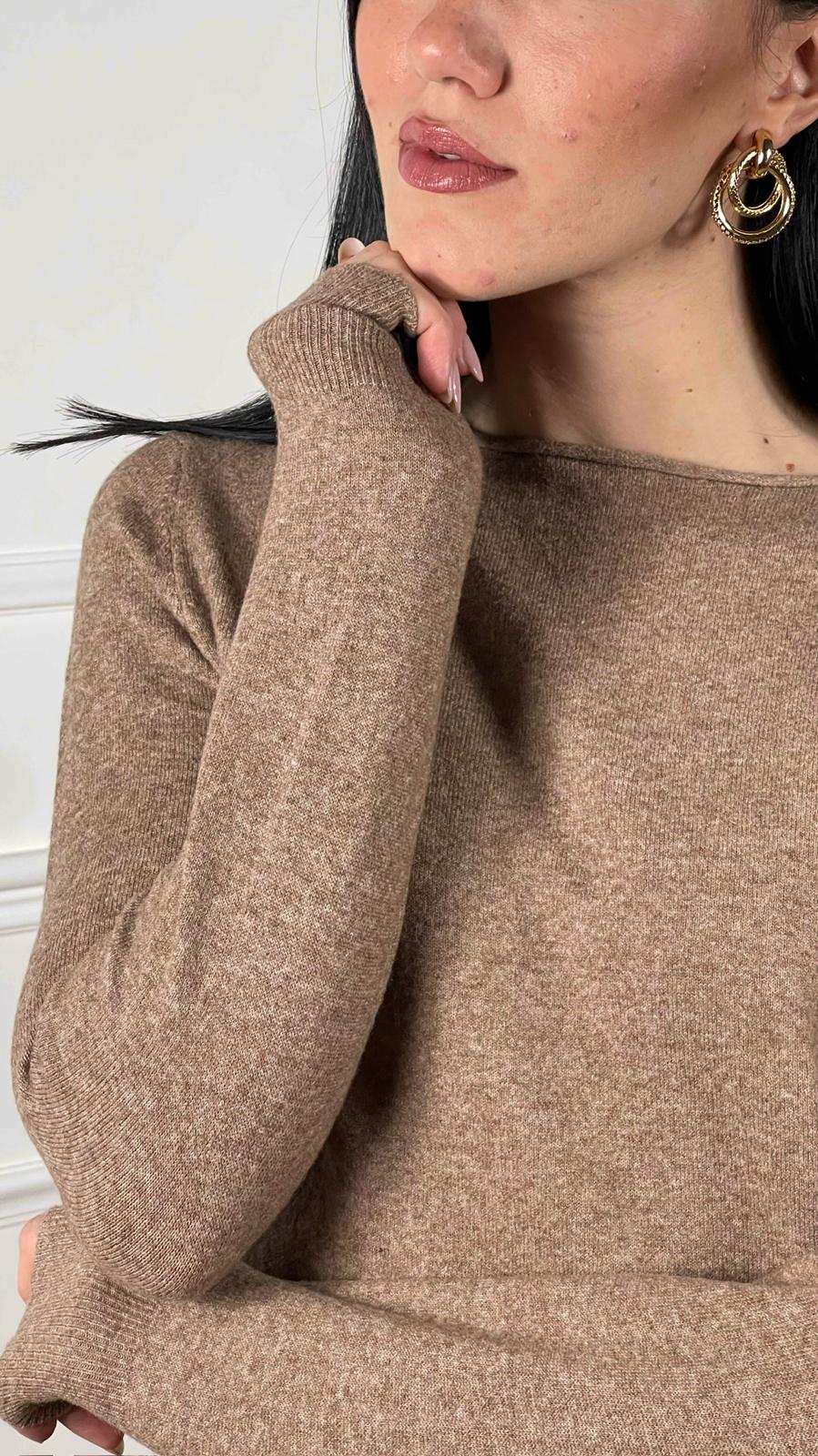 Maglia charms cuore scollo ovale