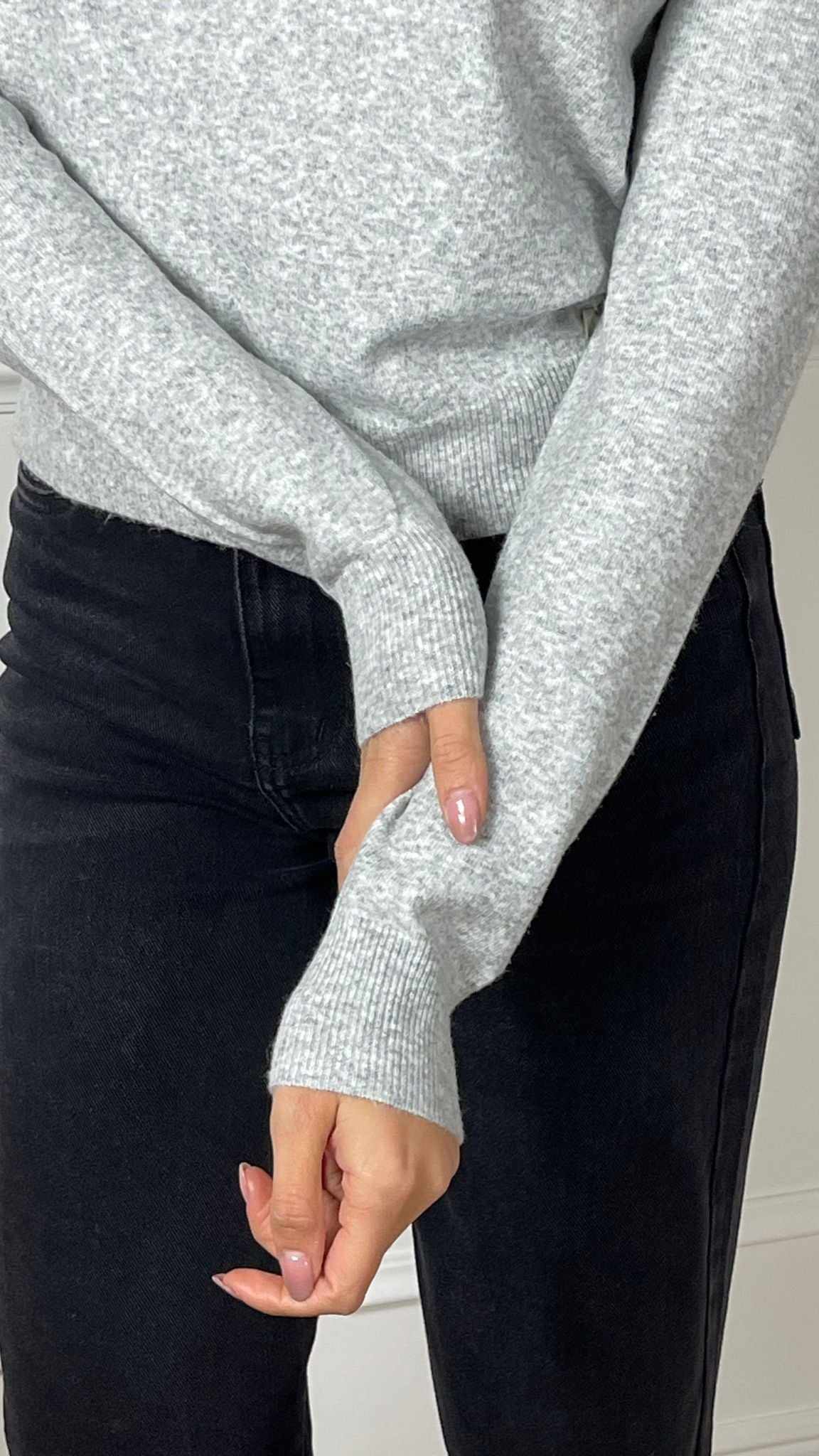 Maglia charms cuore scollo ovale