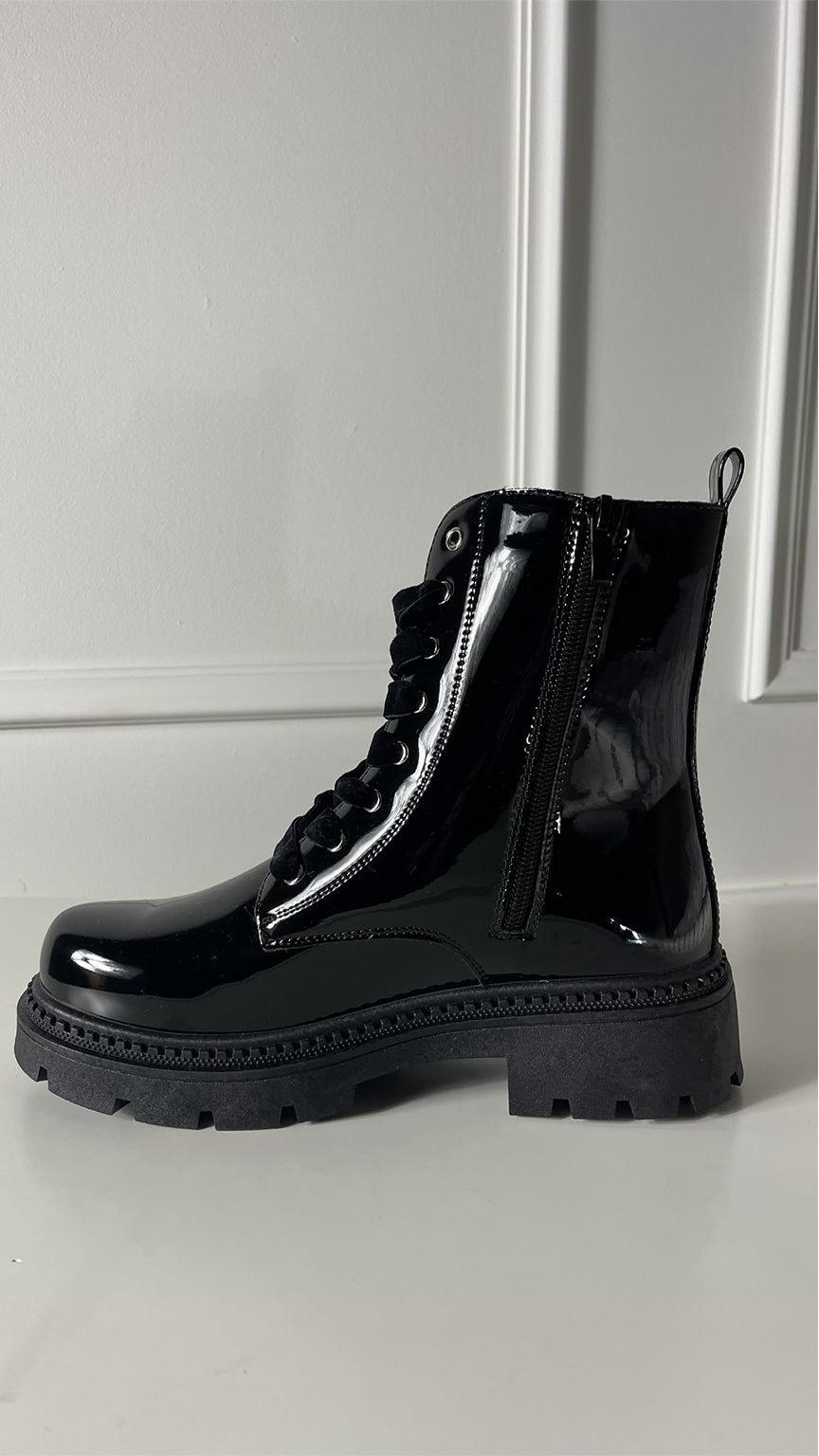 Anfibio con lacci rifinitura lucida