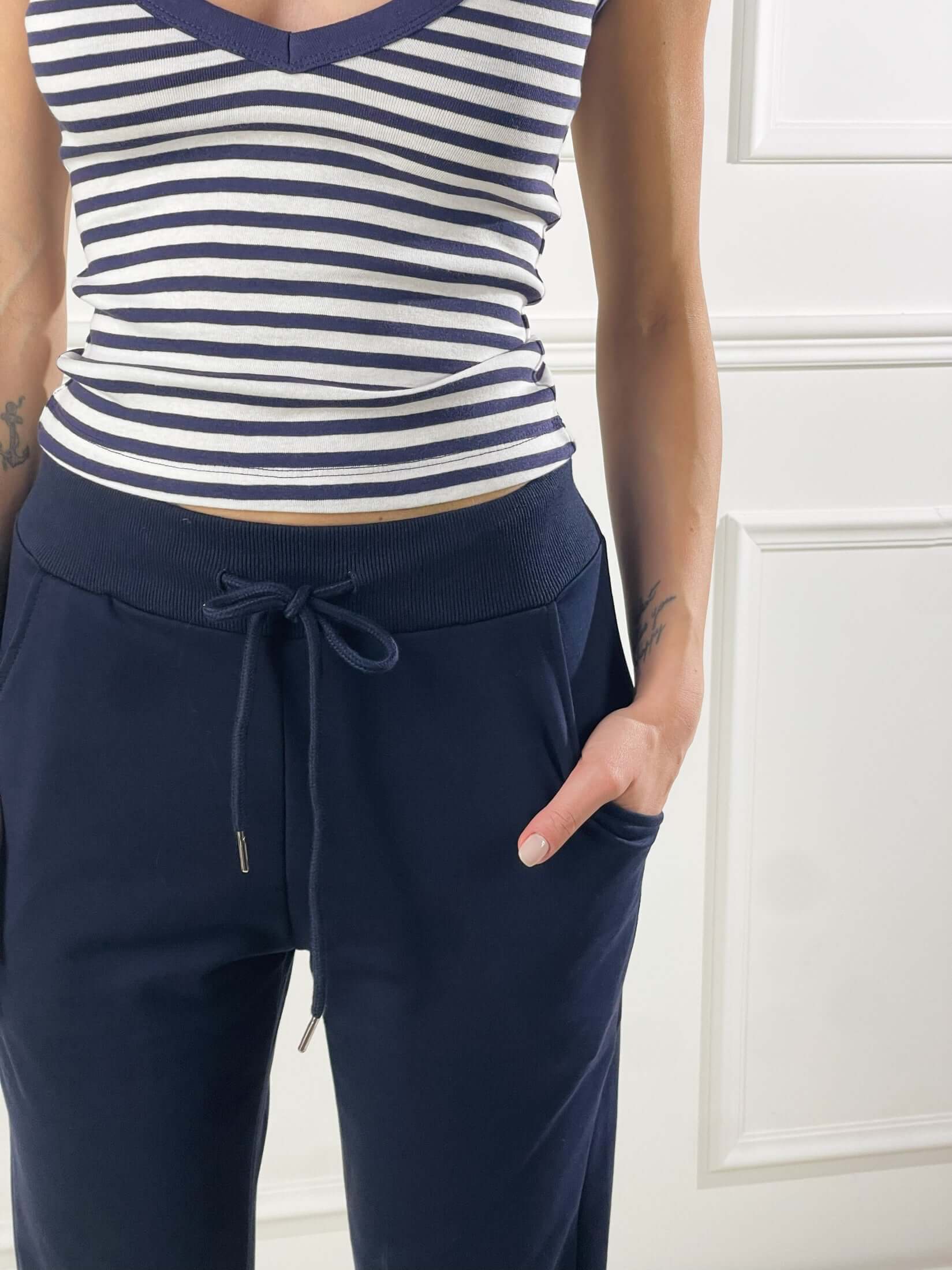Pantalone in felpa con elastico alla caviglia|Colore:Blu