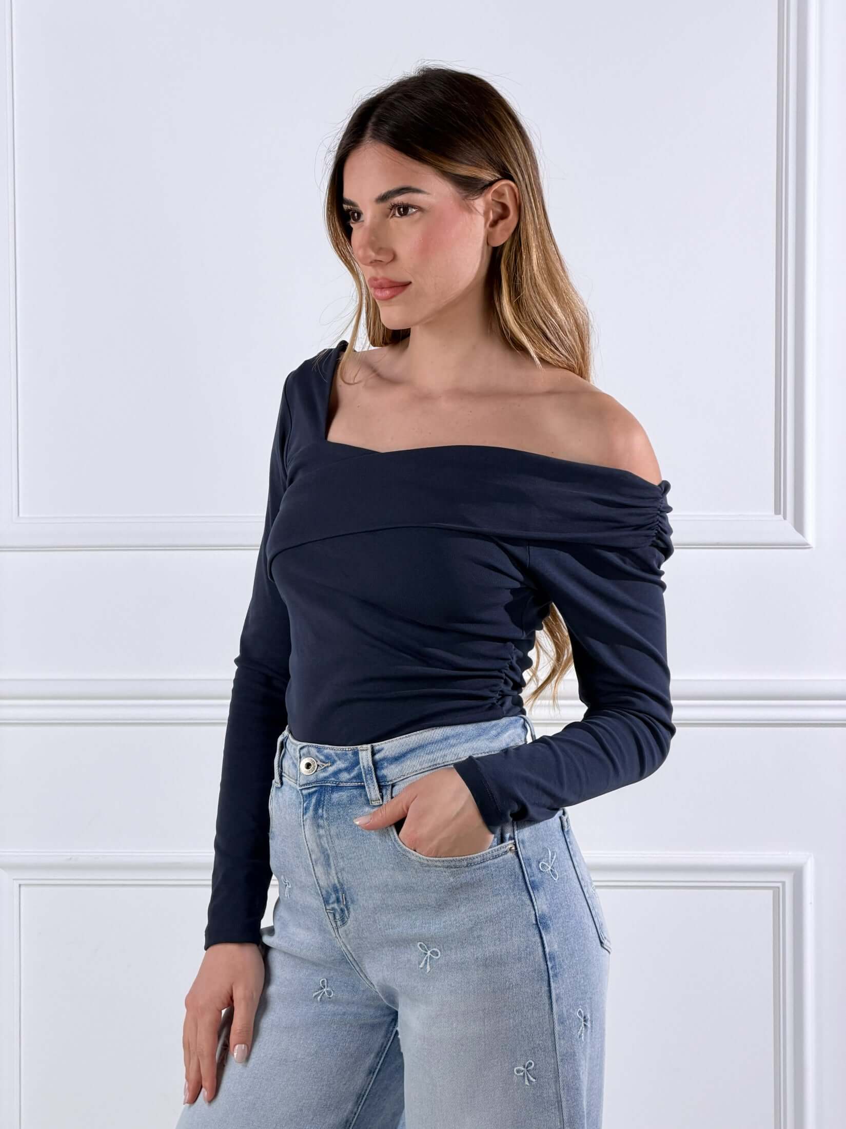 Maglia scollo a barca asimmetrico|Colore:Blu