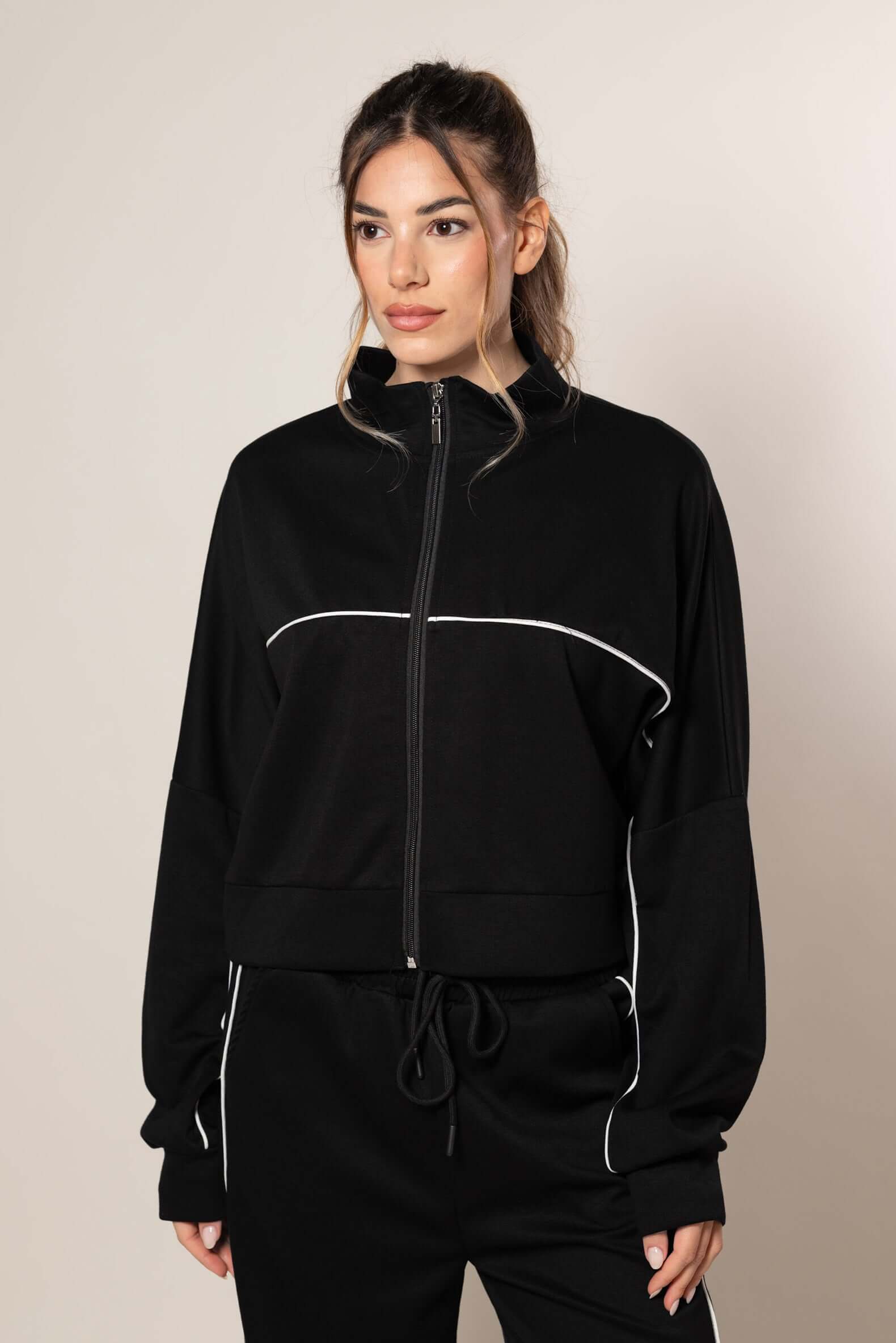 Tuta con profili a contrasto|Colore:Nero