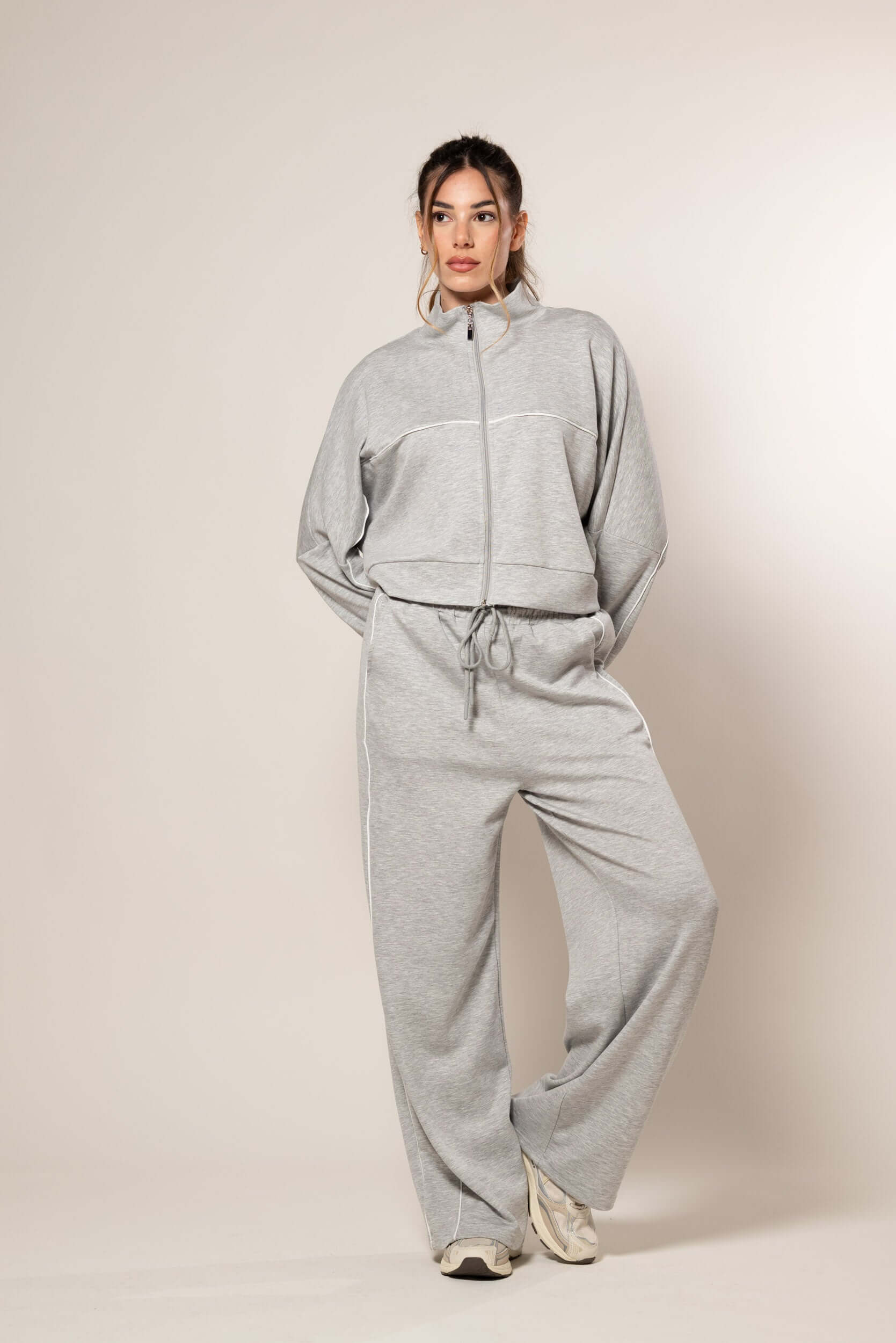 Tuta con profili a contrasto|Colore:Grigio