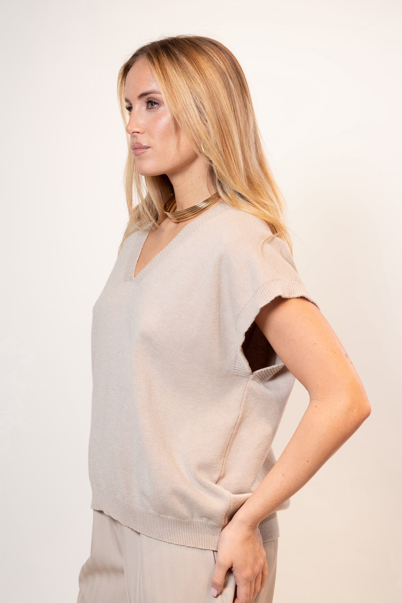 Maglia Smanicata scollo a V|Colore:Sabbia