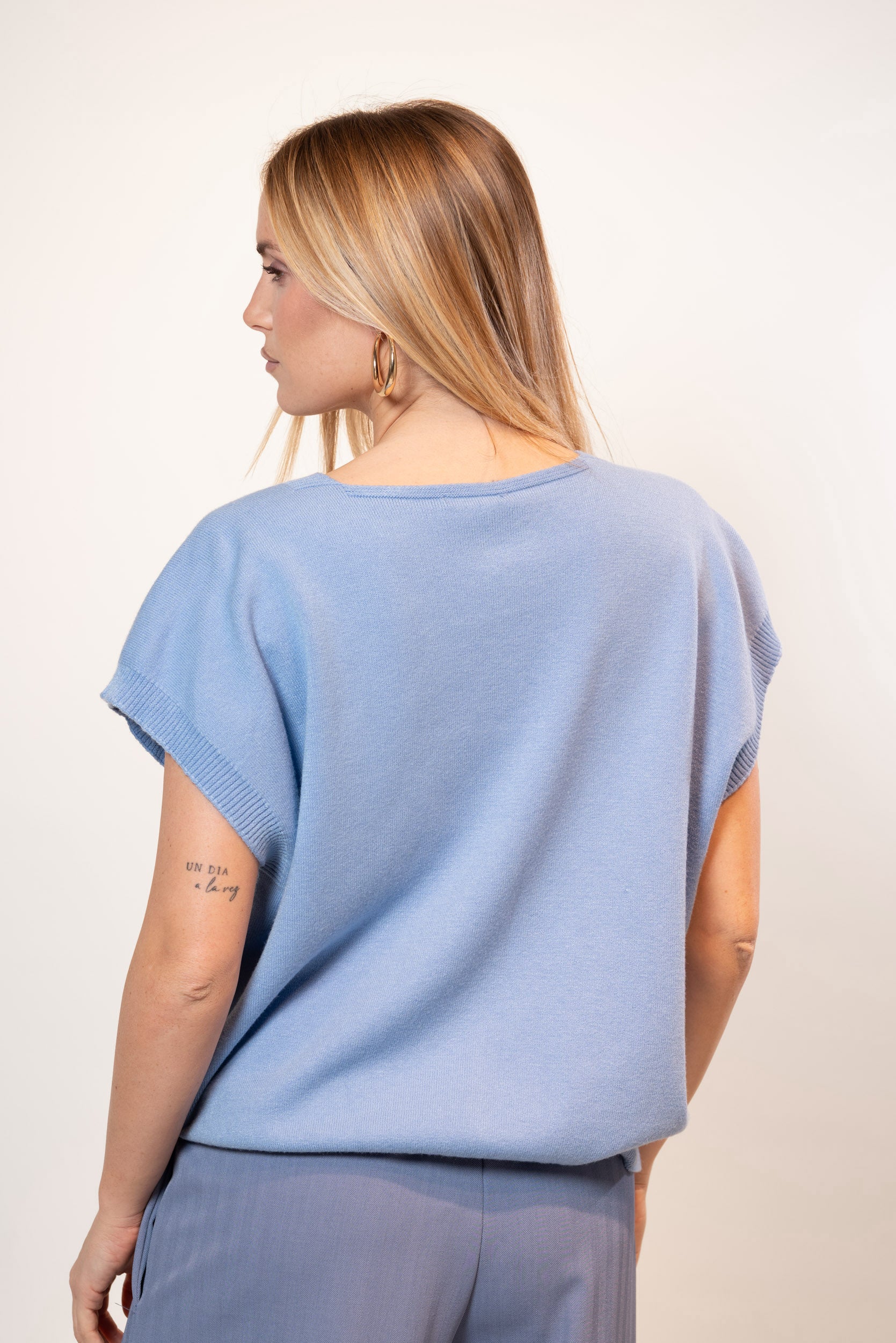 Maglia Smanicata scollo a V|Colore:Celeste