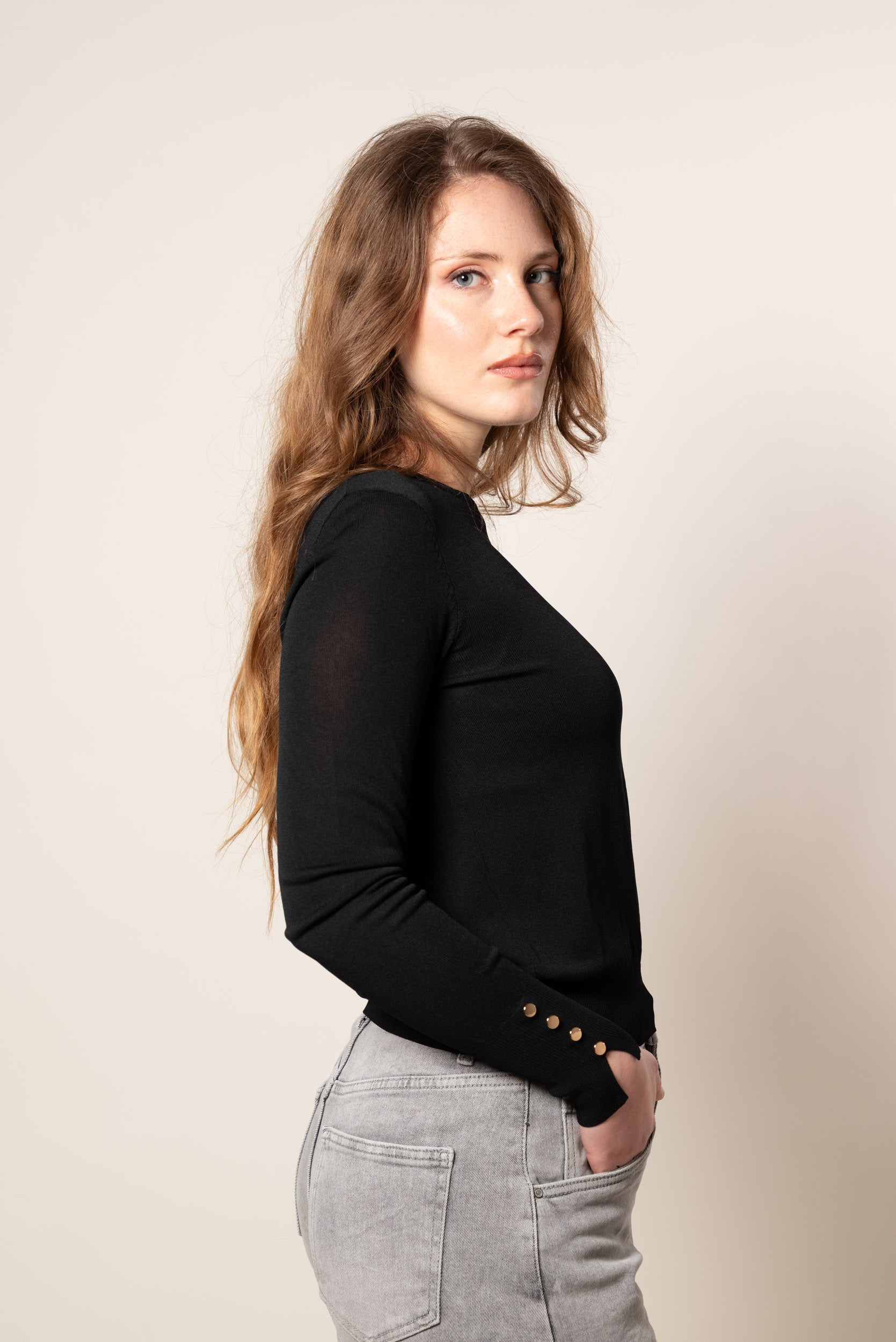 Maglia girocollo con bottoni|Colore:Nero