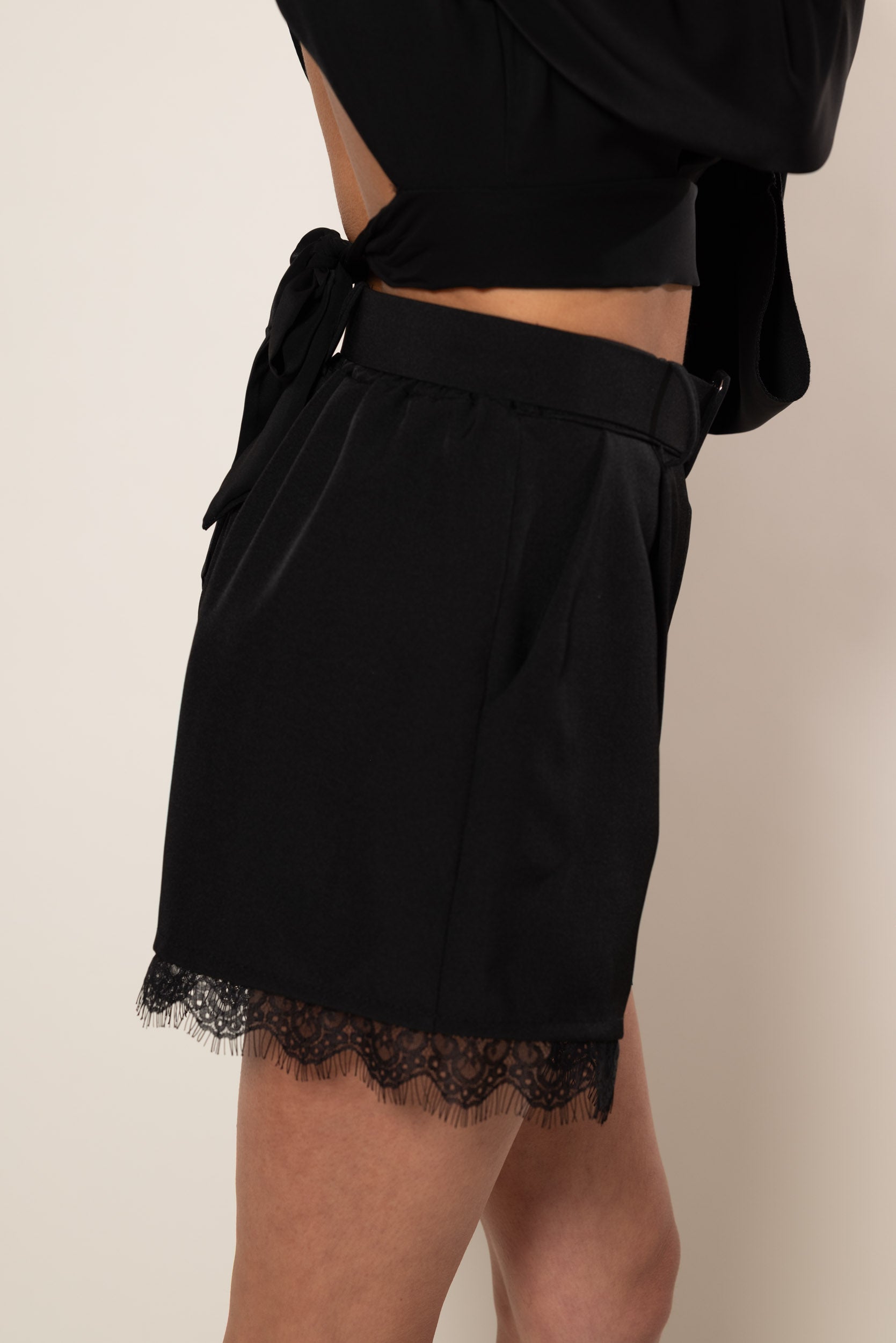 Shorts con inserti in pizzo|Colore:Nero