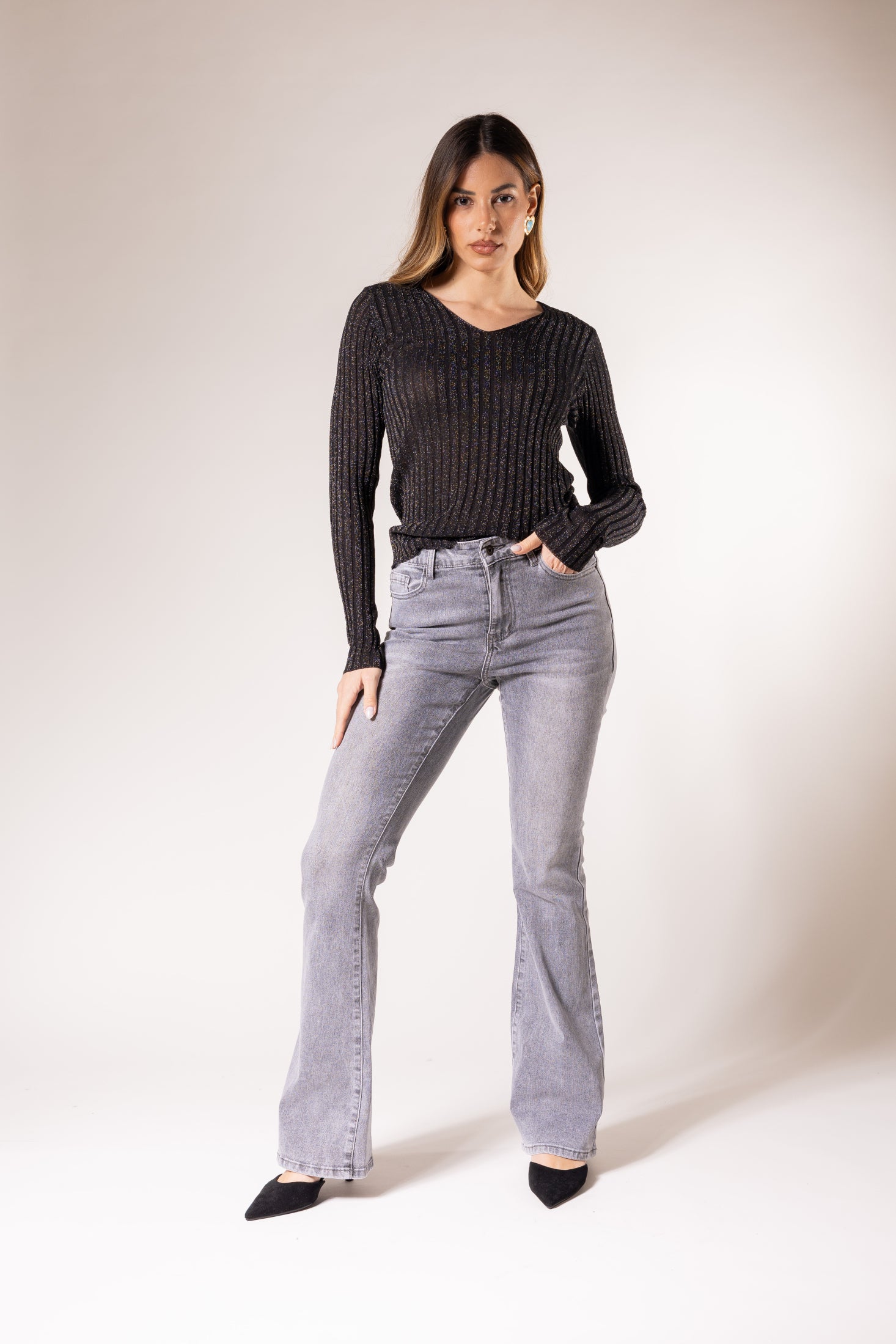 Maglione a coste con scollo a V|Colore:Nero