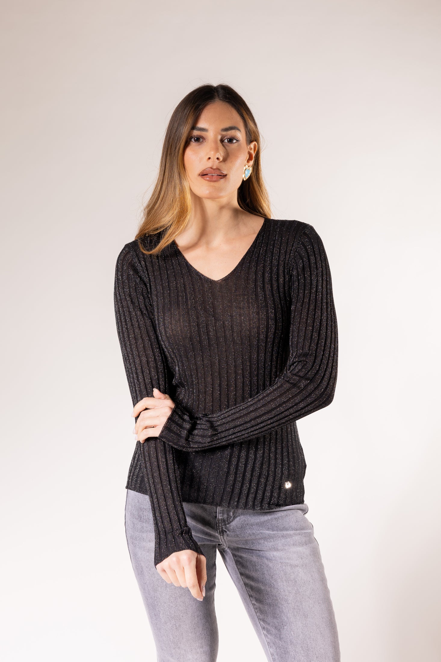 Maglione a coste con scollo a V|Colore:Nero