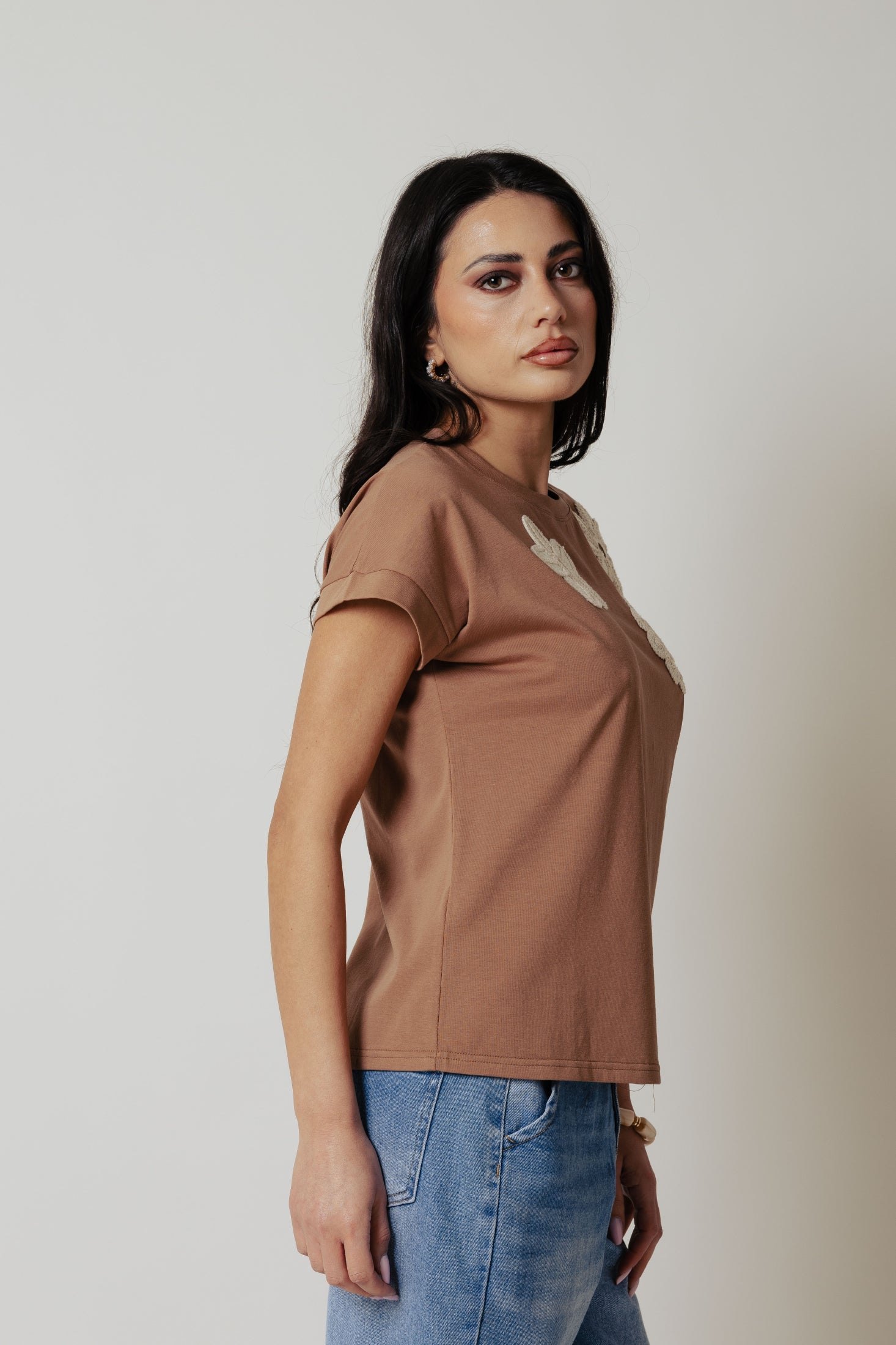 T- shirt con fiore applicato|Colore:Cammello